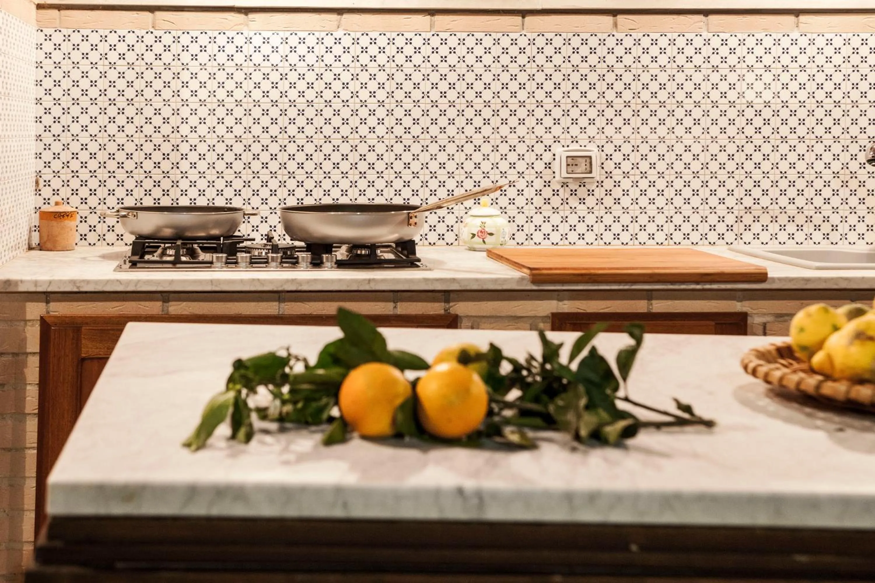 Communal kitchen in B&B Villa Seta