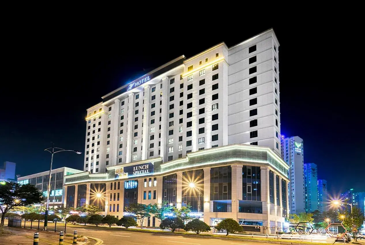 Facade/entrance in Osong H Hotel Sejong City Facade/entrance in Osong H Hotel Sejong City