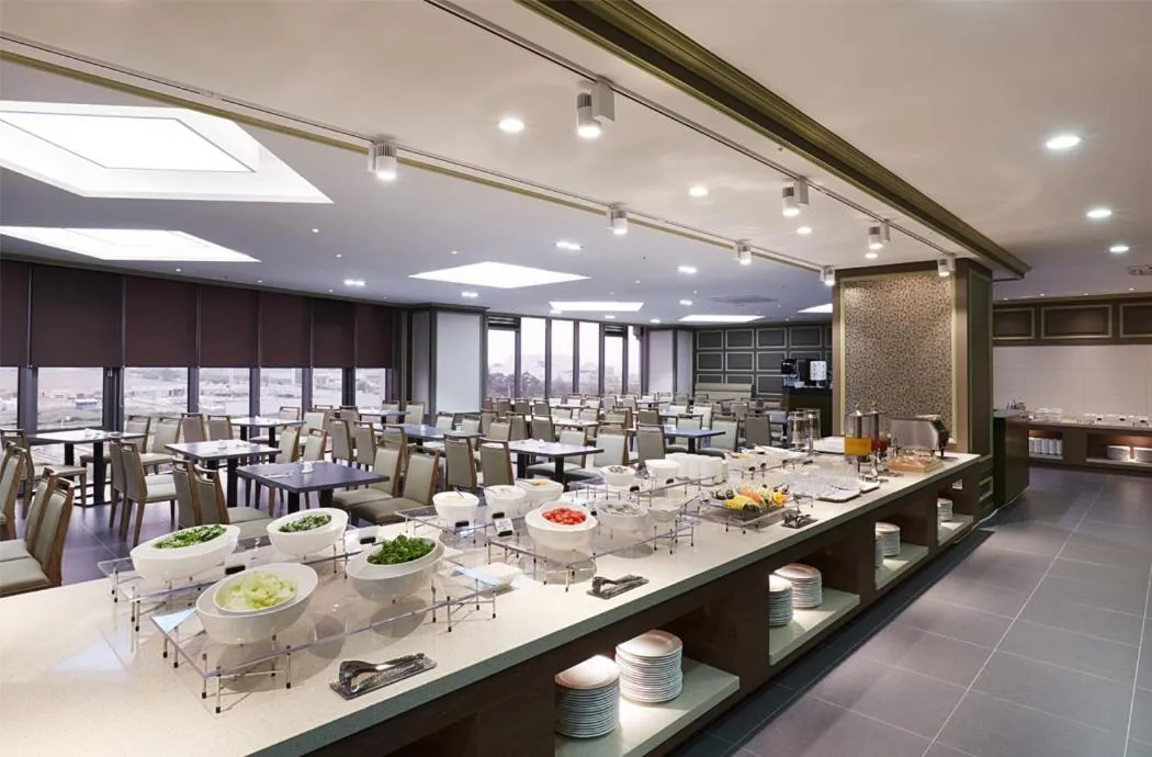 Restaurant/places to eat in Osong H Hotel Sejong City