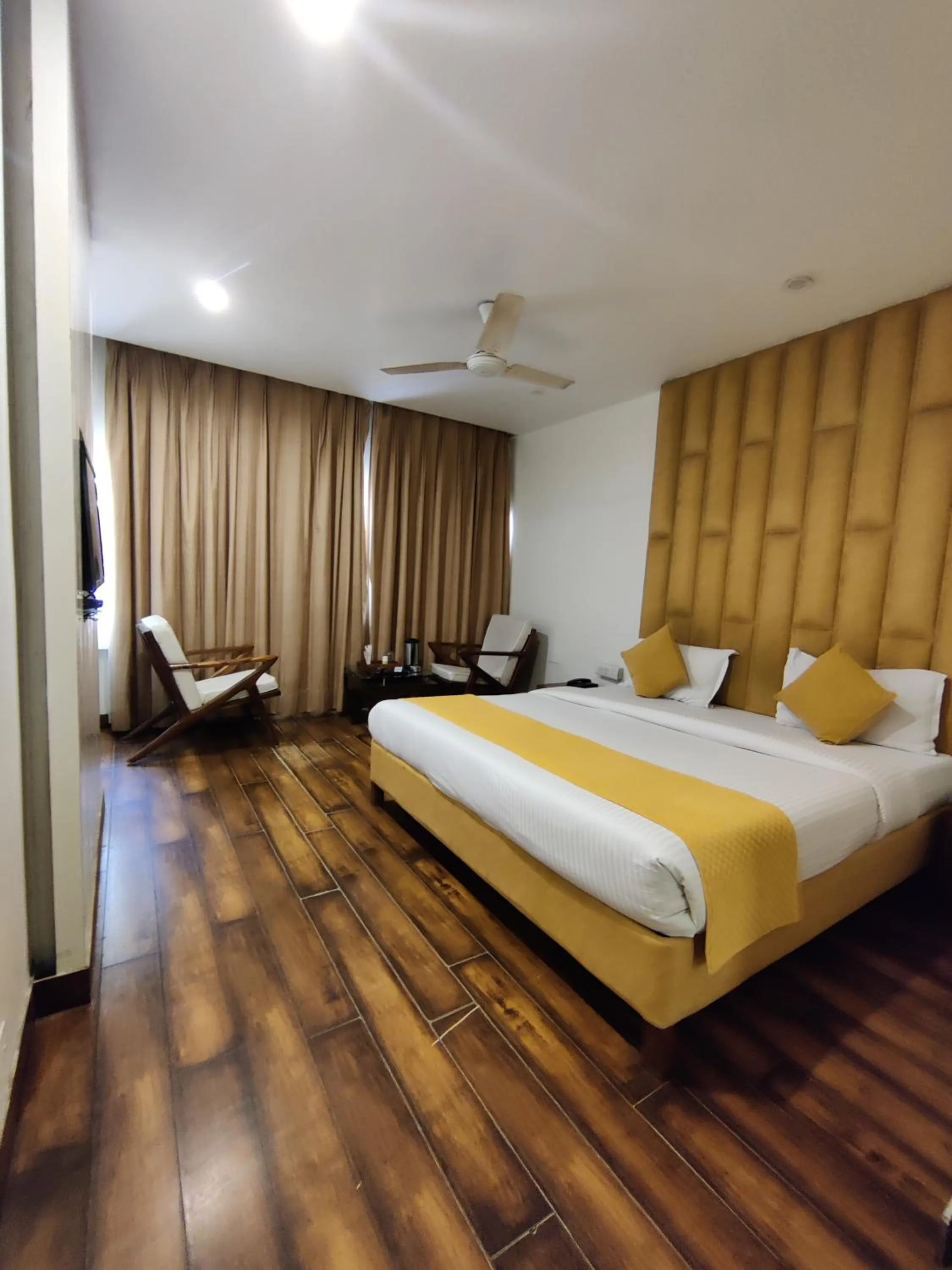 Bed in Hotel Landmark - Centre of City Chandigarh