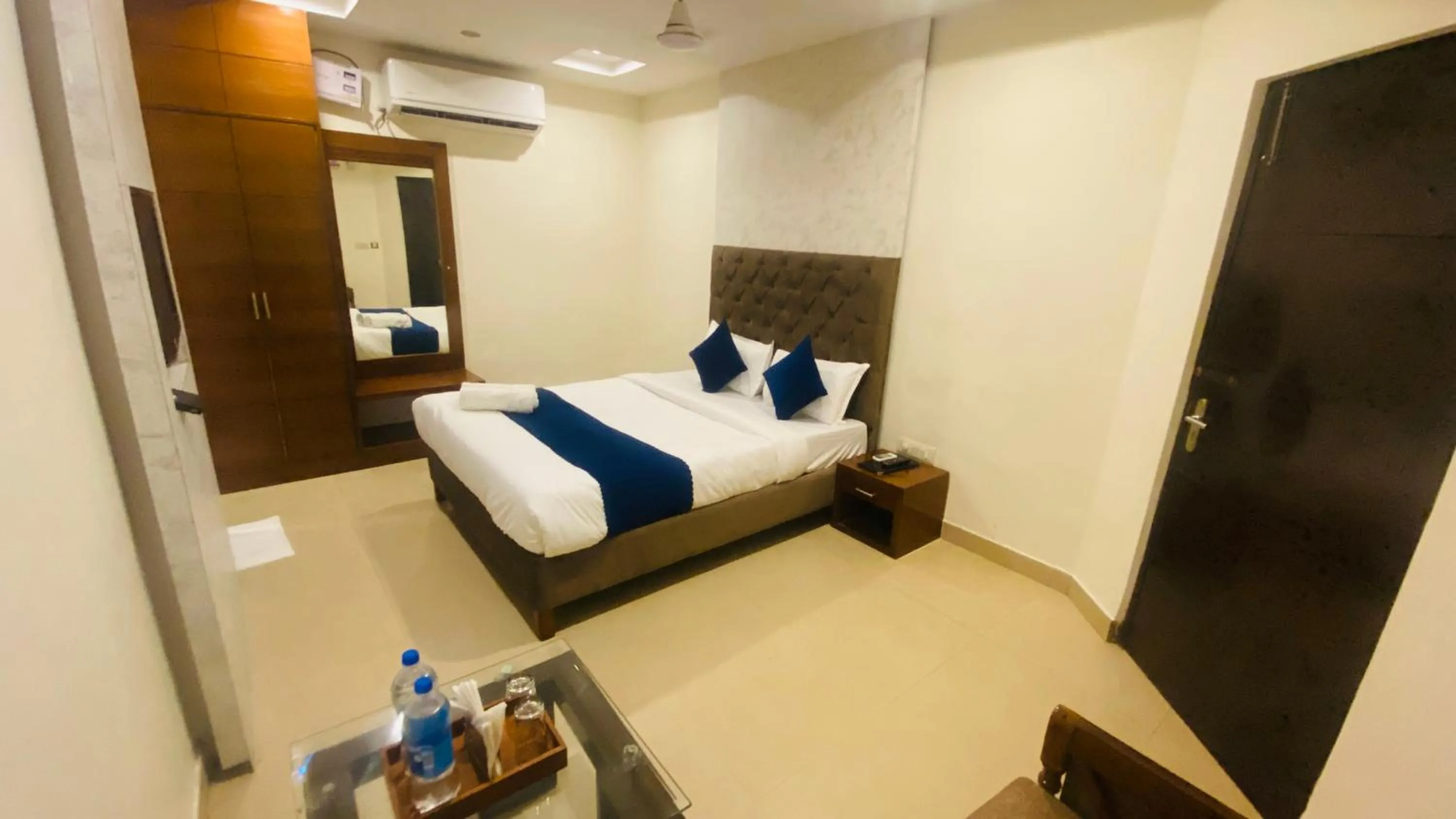 Photo of the whole room, Bed in Hotel Landmark - Centre of City Chandigarh