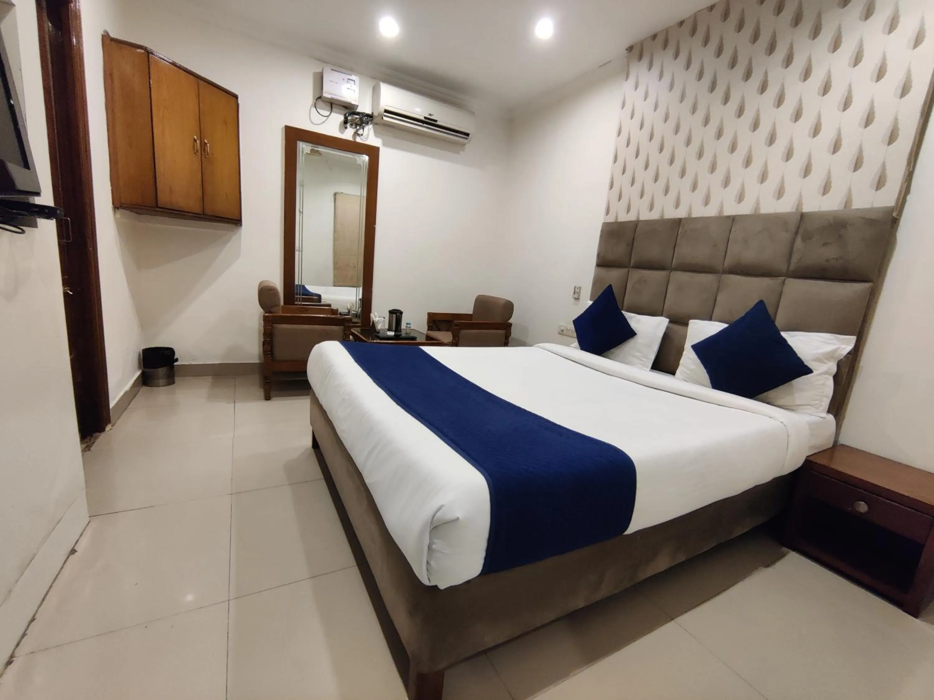 Deluxe Room - single occupancy in Hotel Landmark - Centre of City Chandigarh