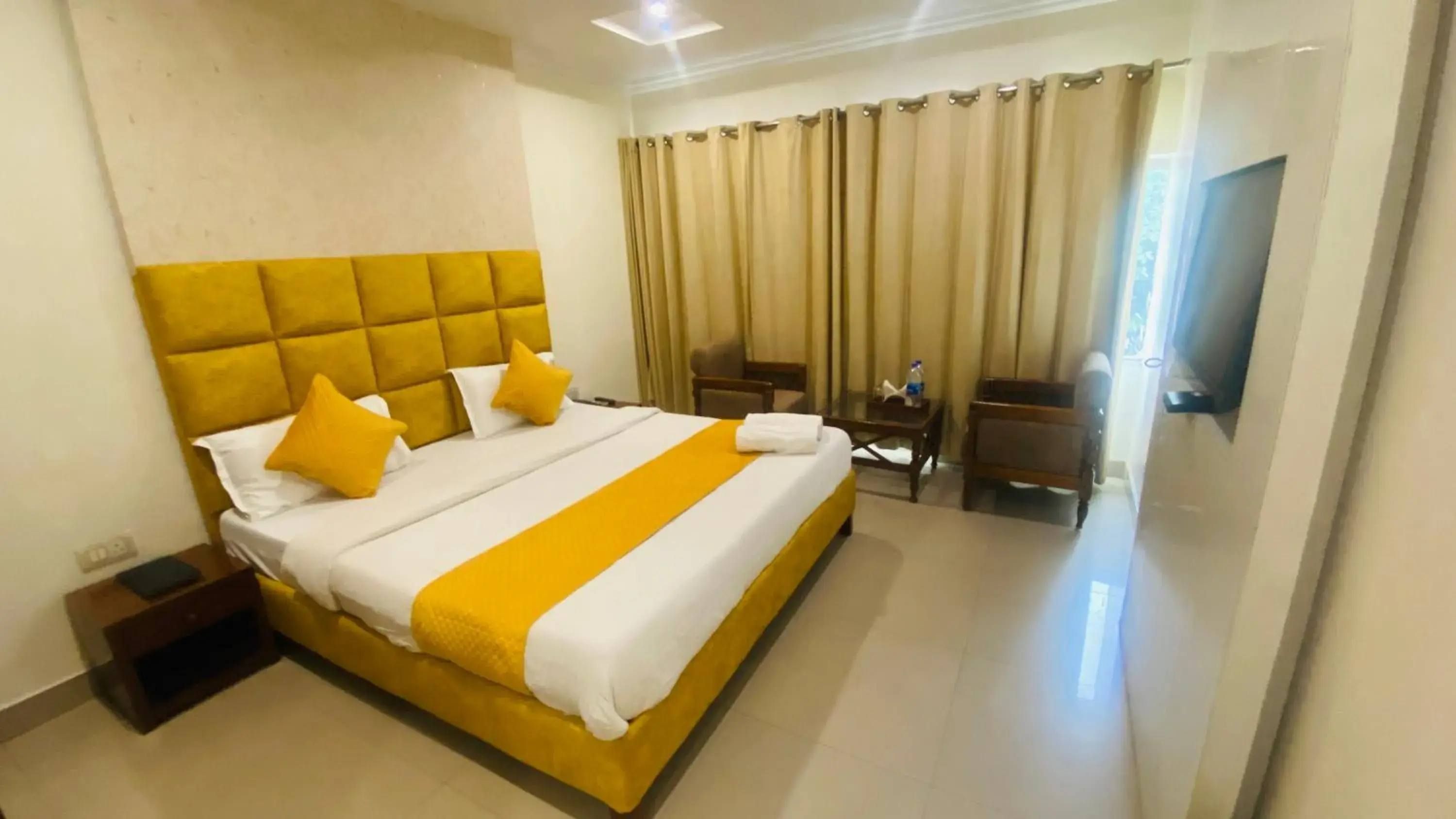 Bedroom, Bed in Hotel Landmark - Centre of City Chandigarh Bedroom, Bed in Hotel Landmark - Centre of City Chandigarh
