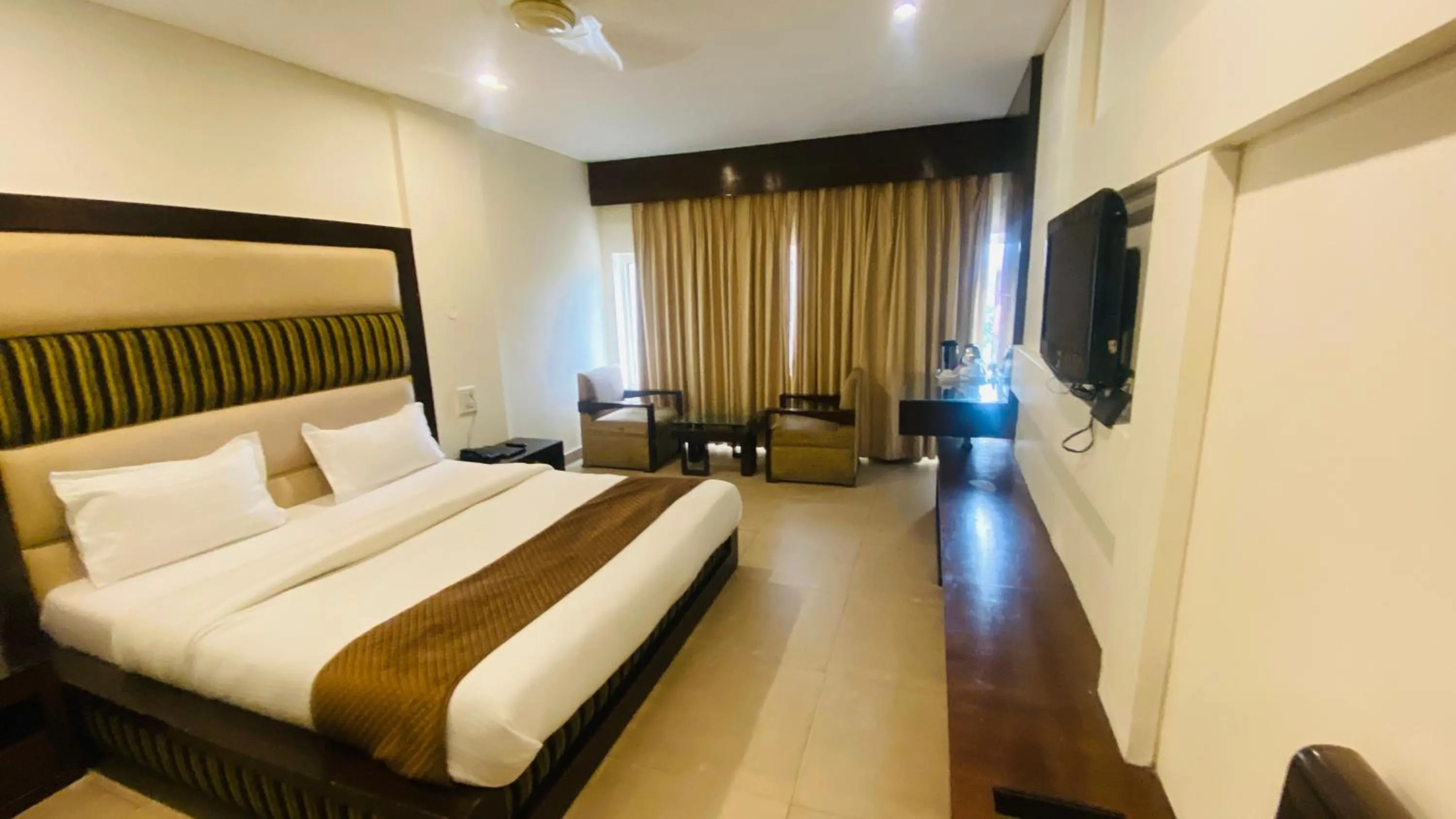 Bedroom, Bed in Hotel Landmark - Centre of City Chandigarh