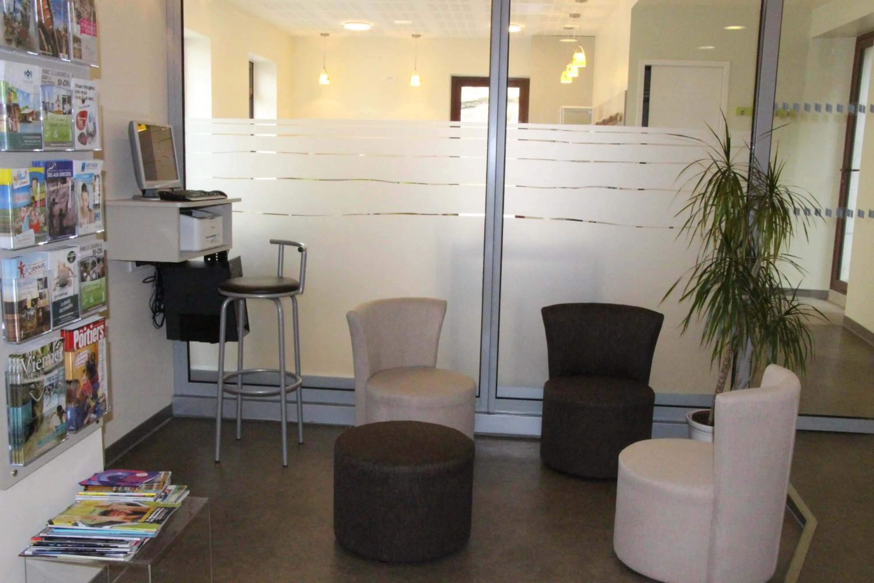 Living room in The Originals City, Hôtel Continental, Poitiers