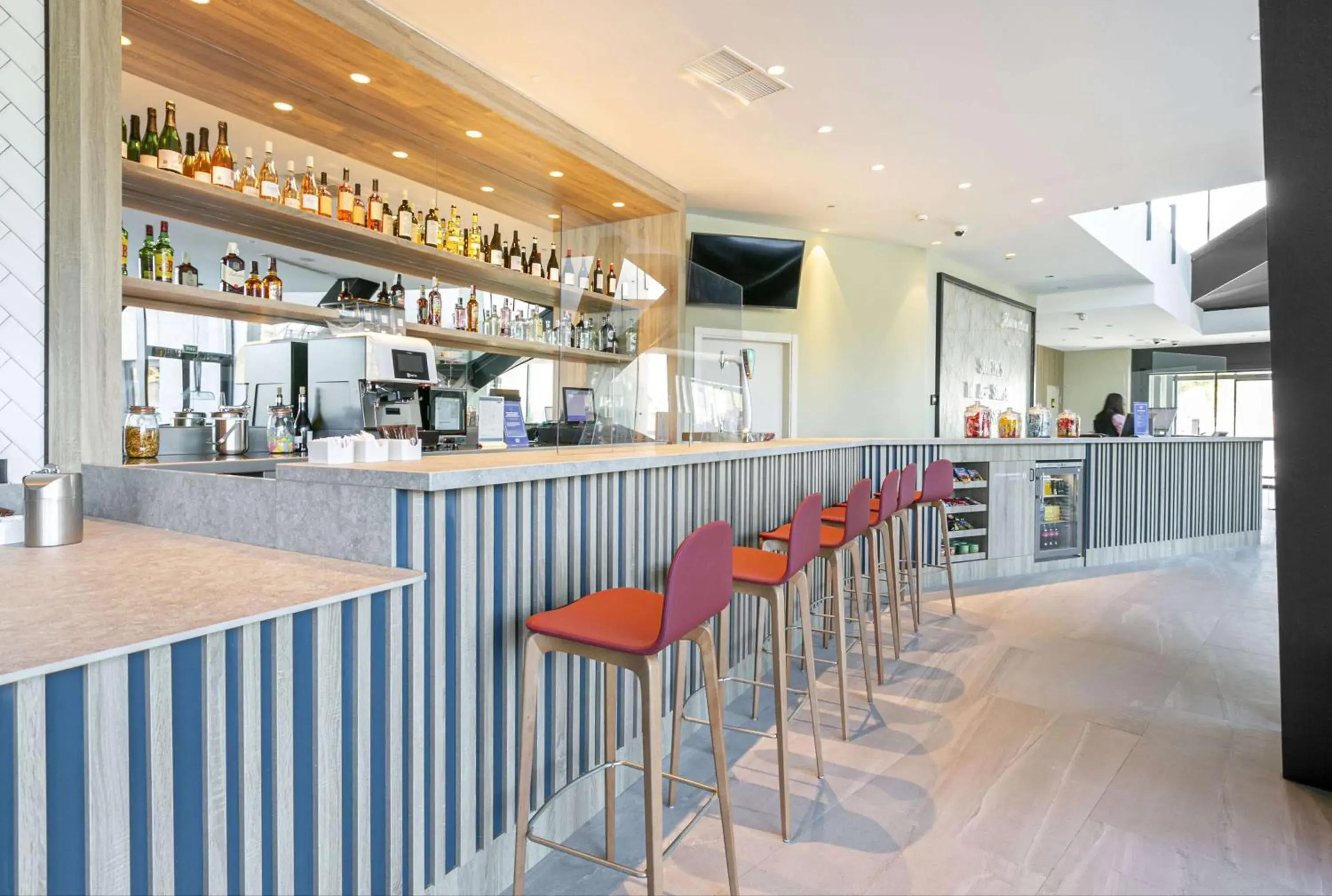 Lounge or bar in Hampton By Hilton Alcobendas Madrid Lounge or bar in Hampton By Hilton Alcobendas Madrid