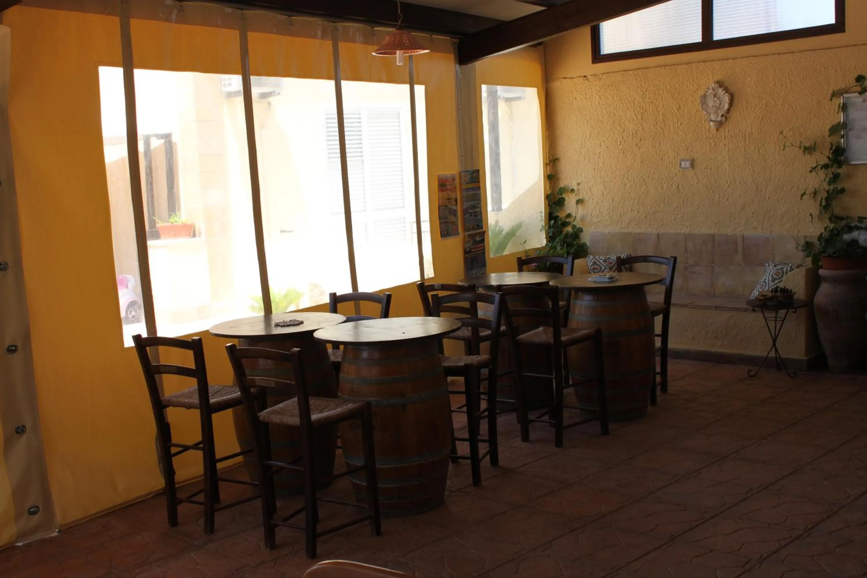 Restaurant/places to eat in Villa Mozia