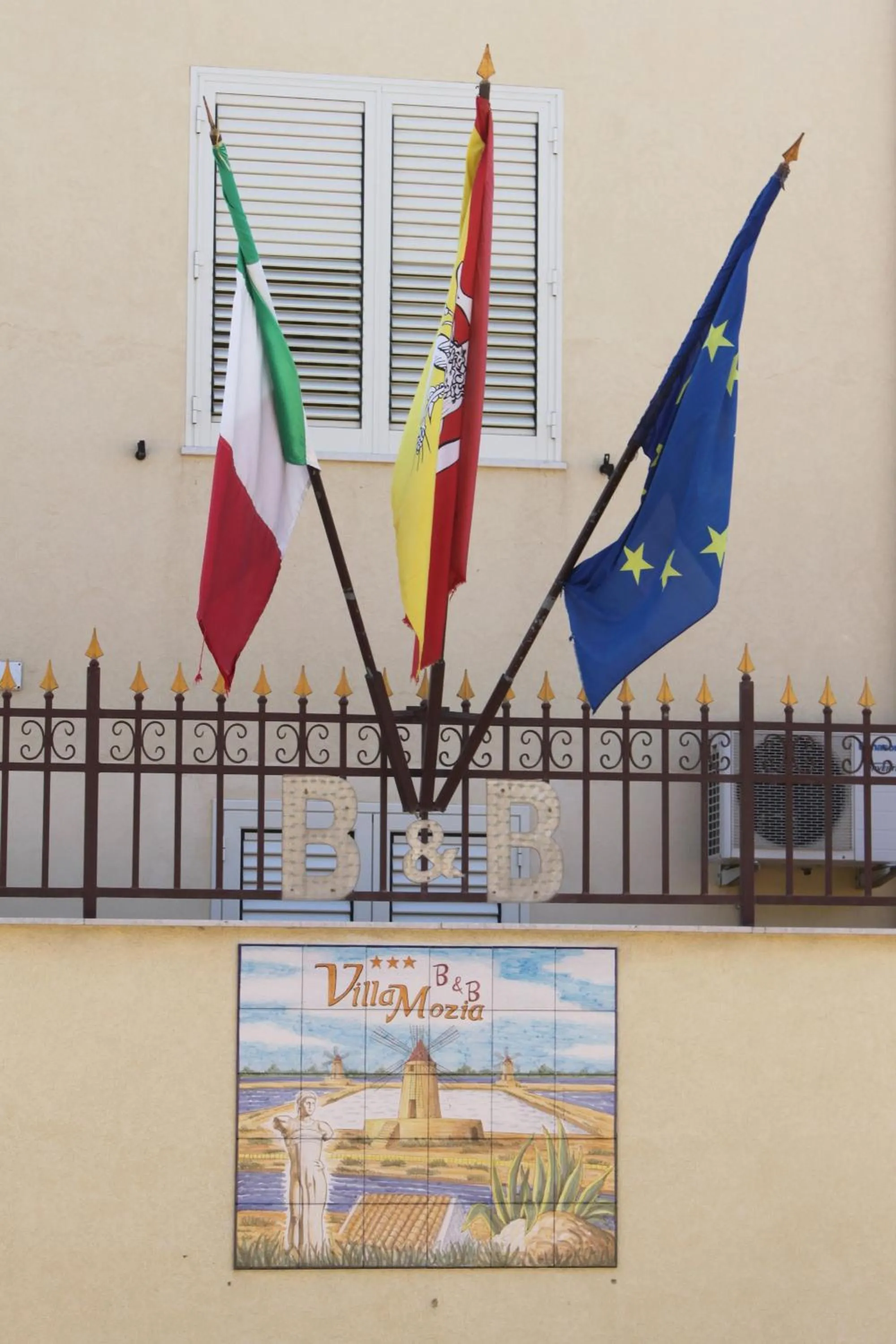 Facade/entrance in Villa Mozia