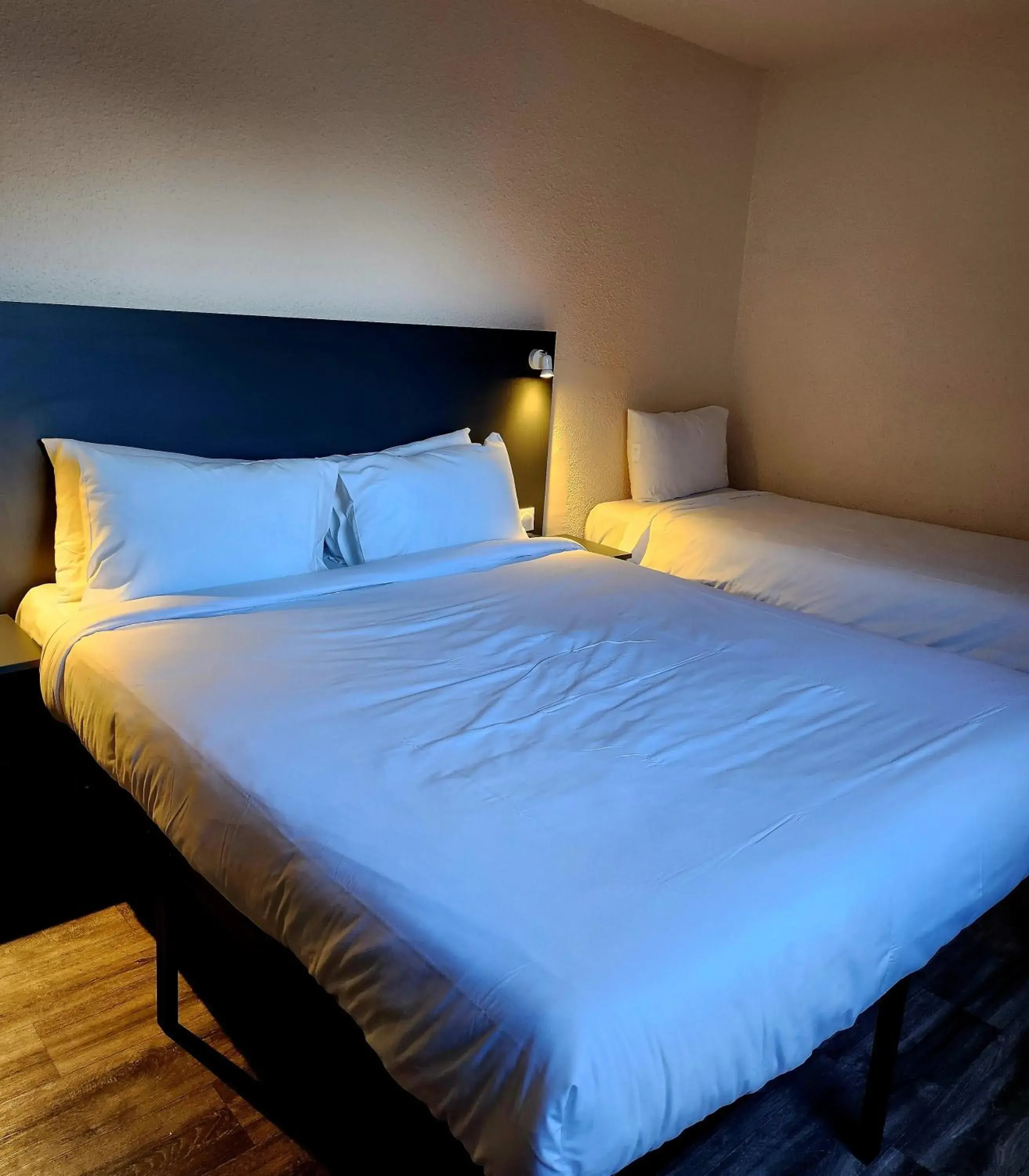 Bed in The Originals City, Hôtel Le Forum, Strasbourg Nord Bed in The Originals City, Hôtel Le Forum, Strasbourg Nord