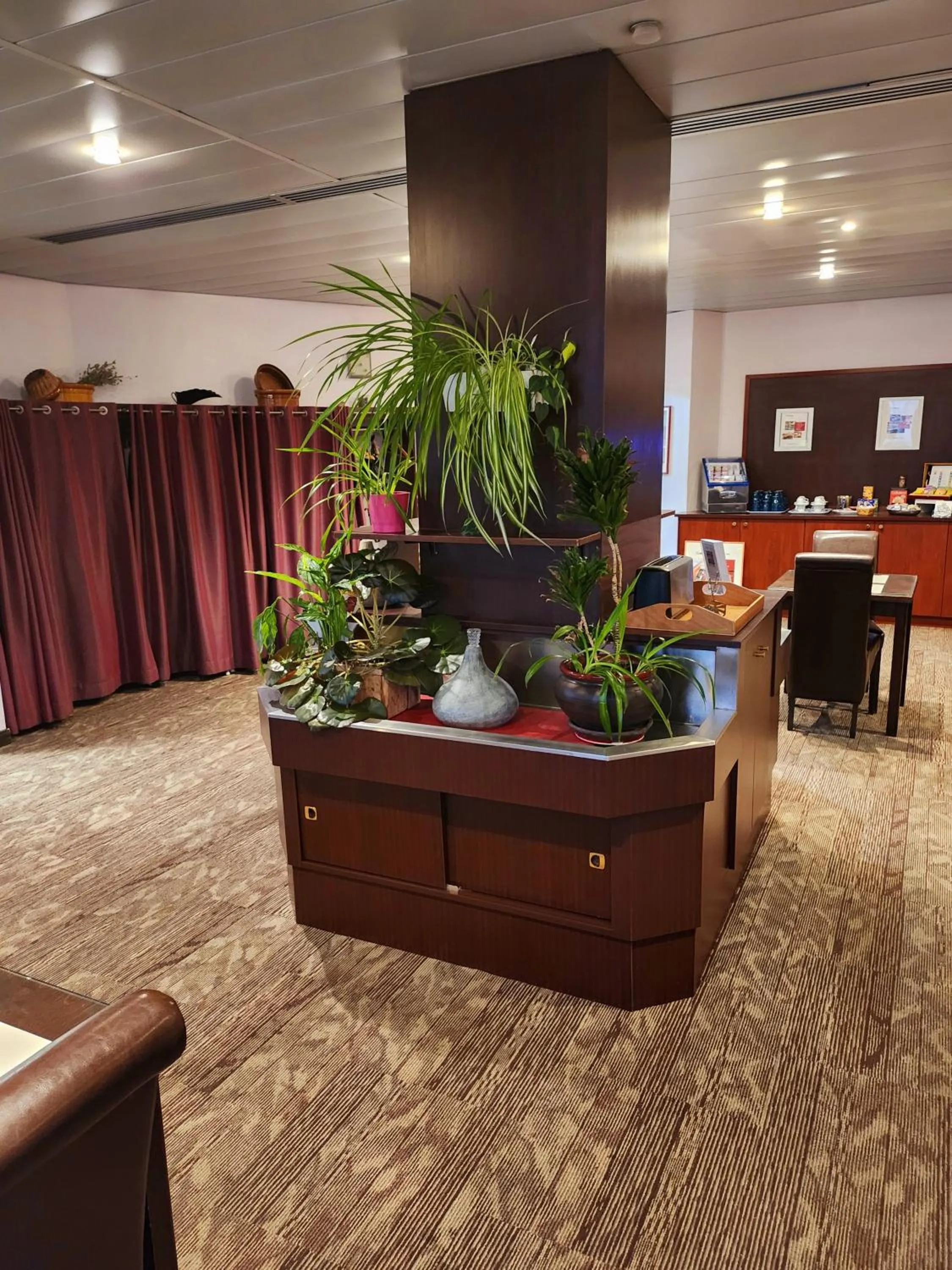 Dining area in The Originals City, Hôtel Le Forum, Strasbourg Nord
