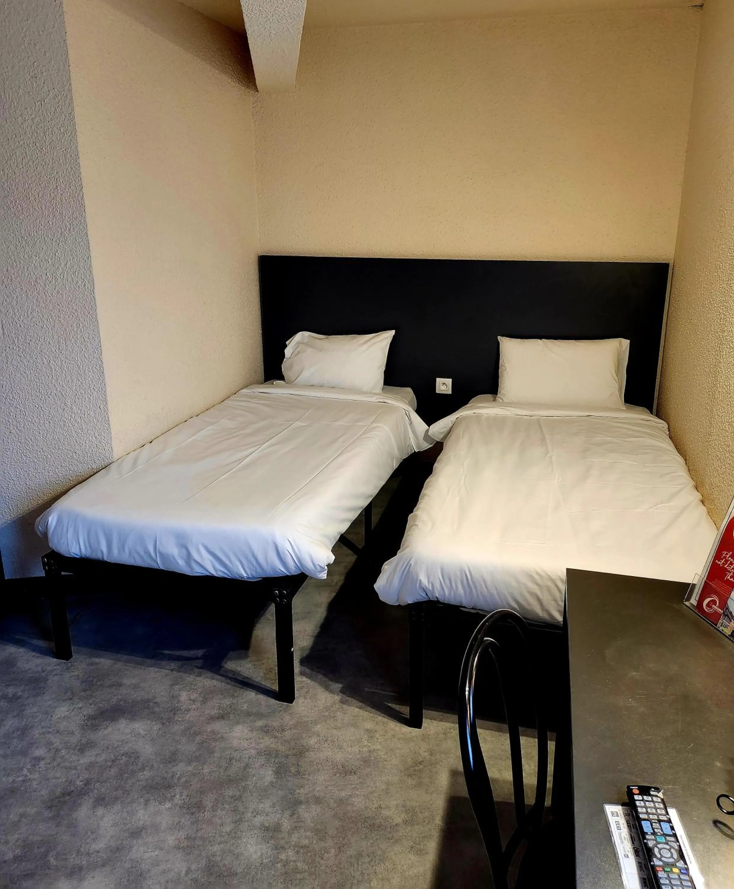 Bed in The Originals City, Hôtel Le Forum, Strasbourg Nord