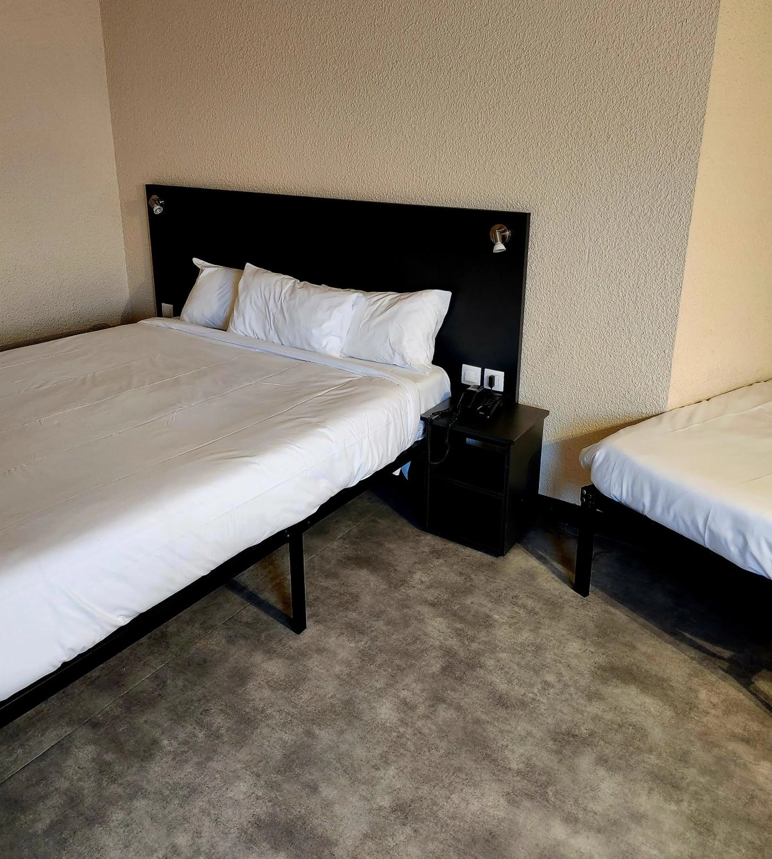 Bed in The Originals City, Hôtel Le Forum, Strasbourg Nord