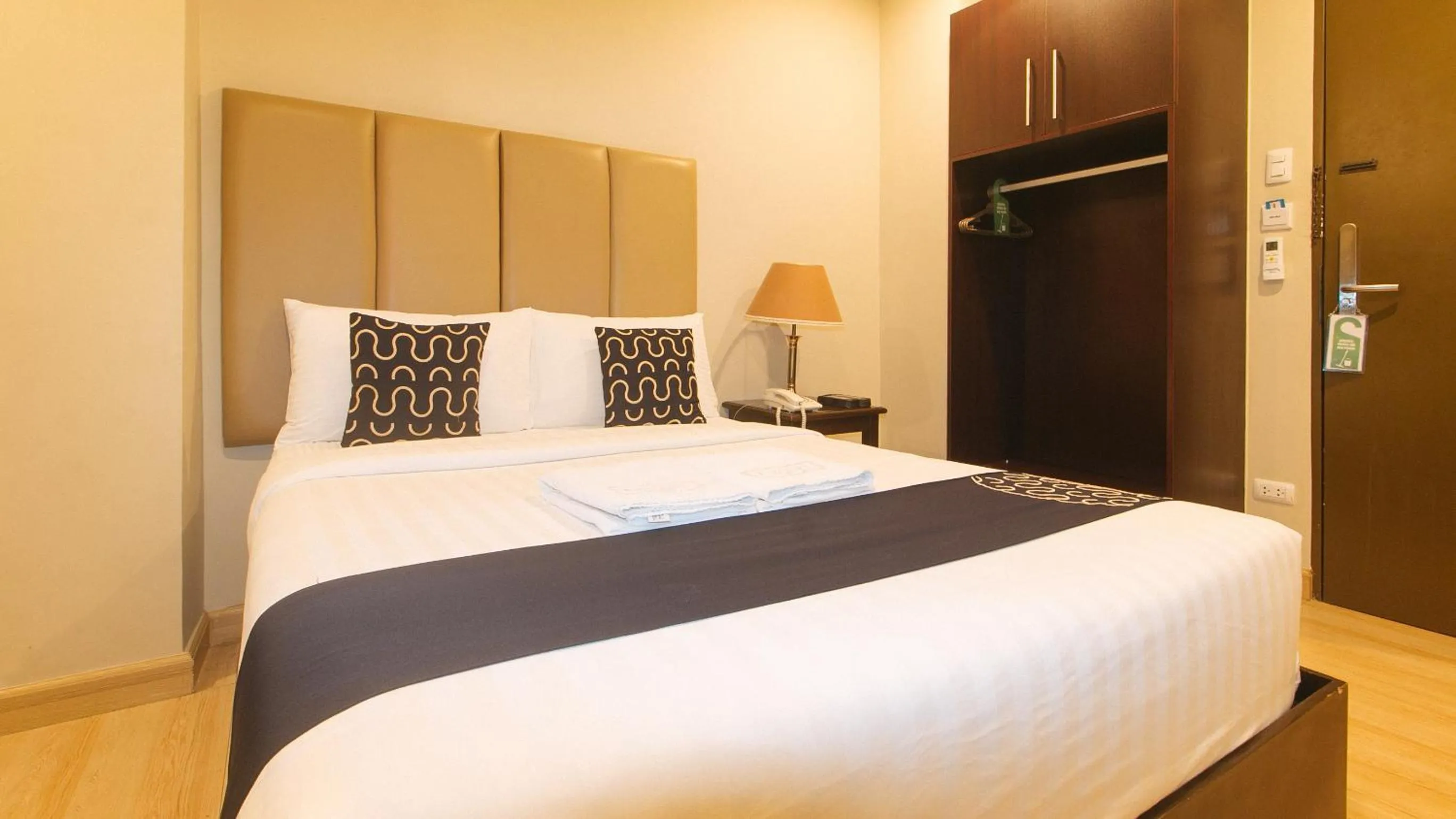 Bed in Asrodel Hotel RedPartner