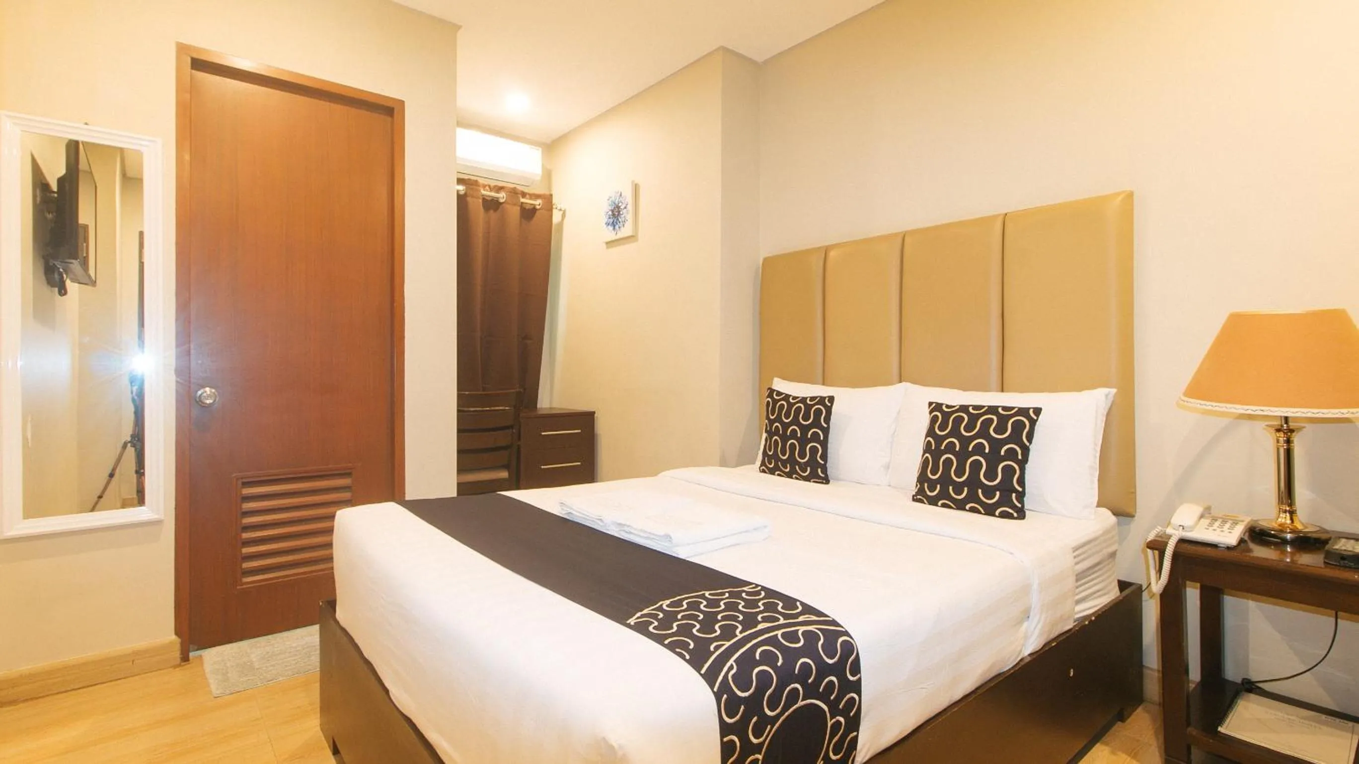 Bedroom, Bed in Asrodel Hotel RedPartner