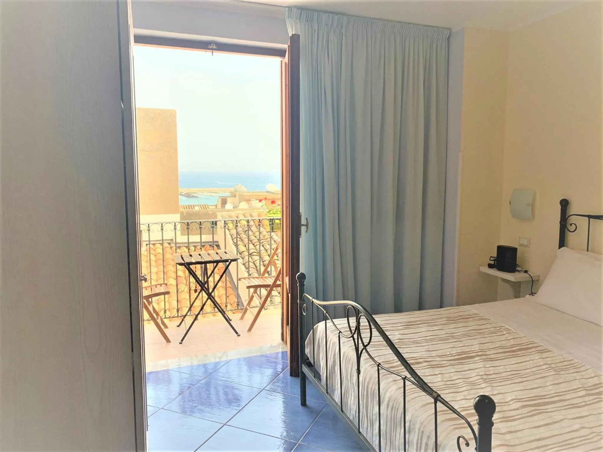 Summer, Bed in Badia Rooms & Breakfast