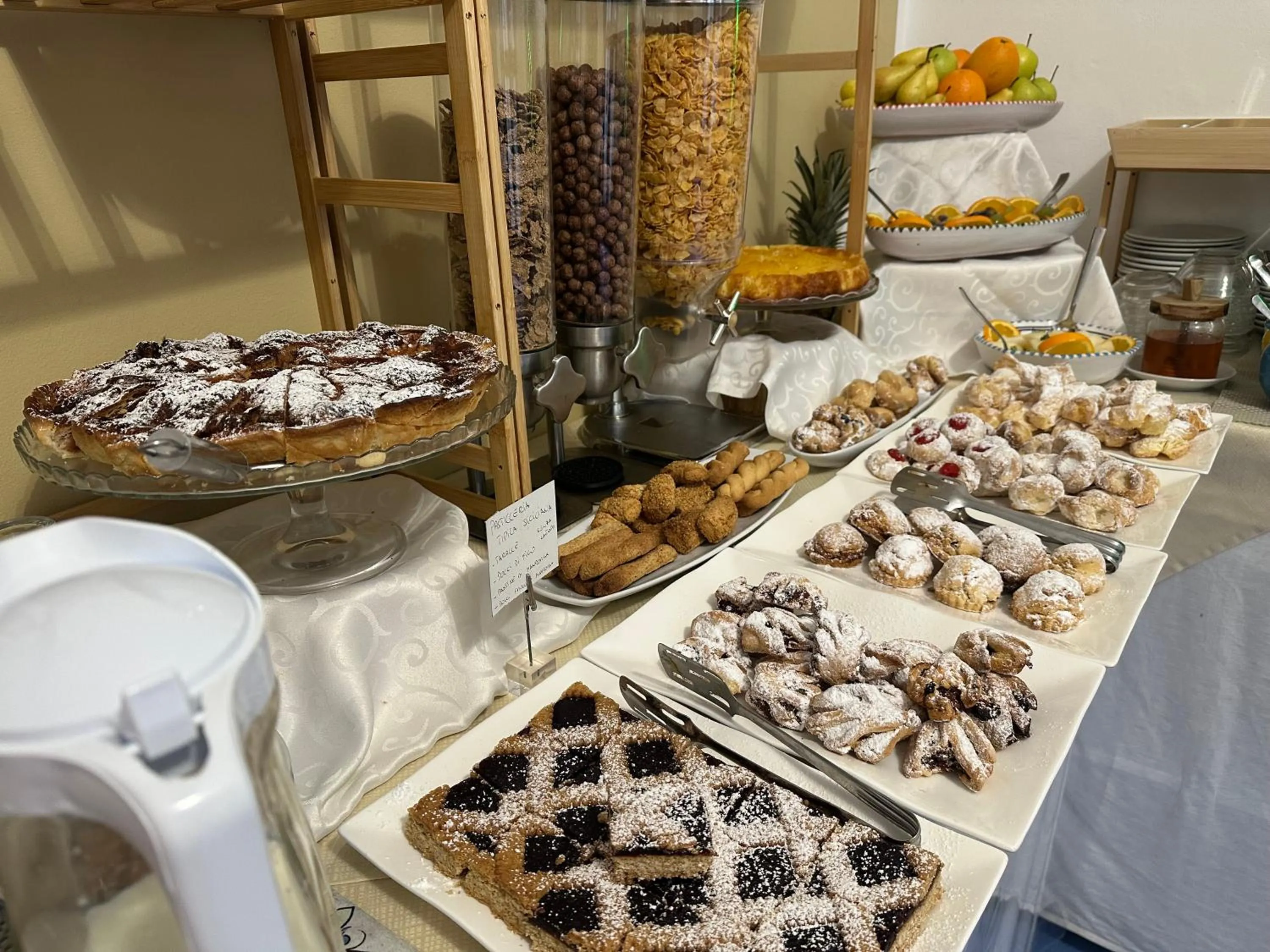 Breakfast in Badia Rooms & Breakfast