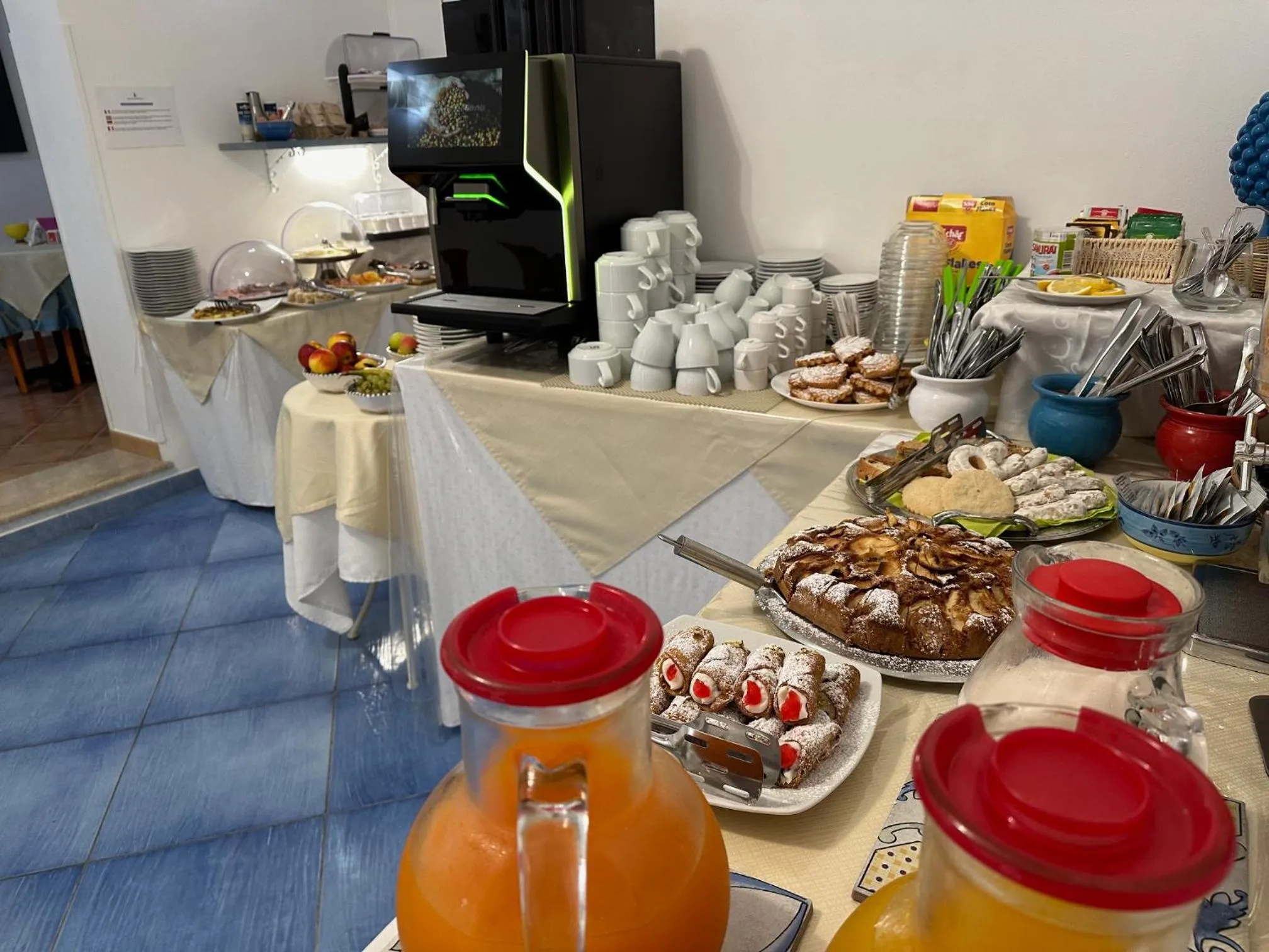 Breakfast in Badia Rooms & Breakfast