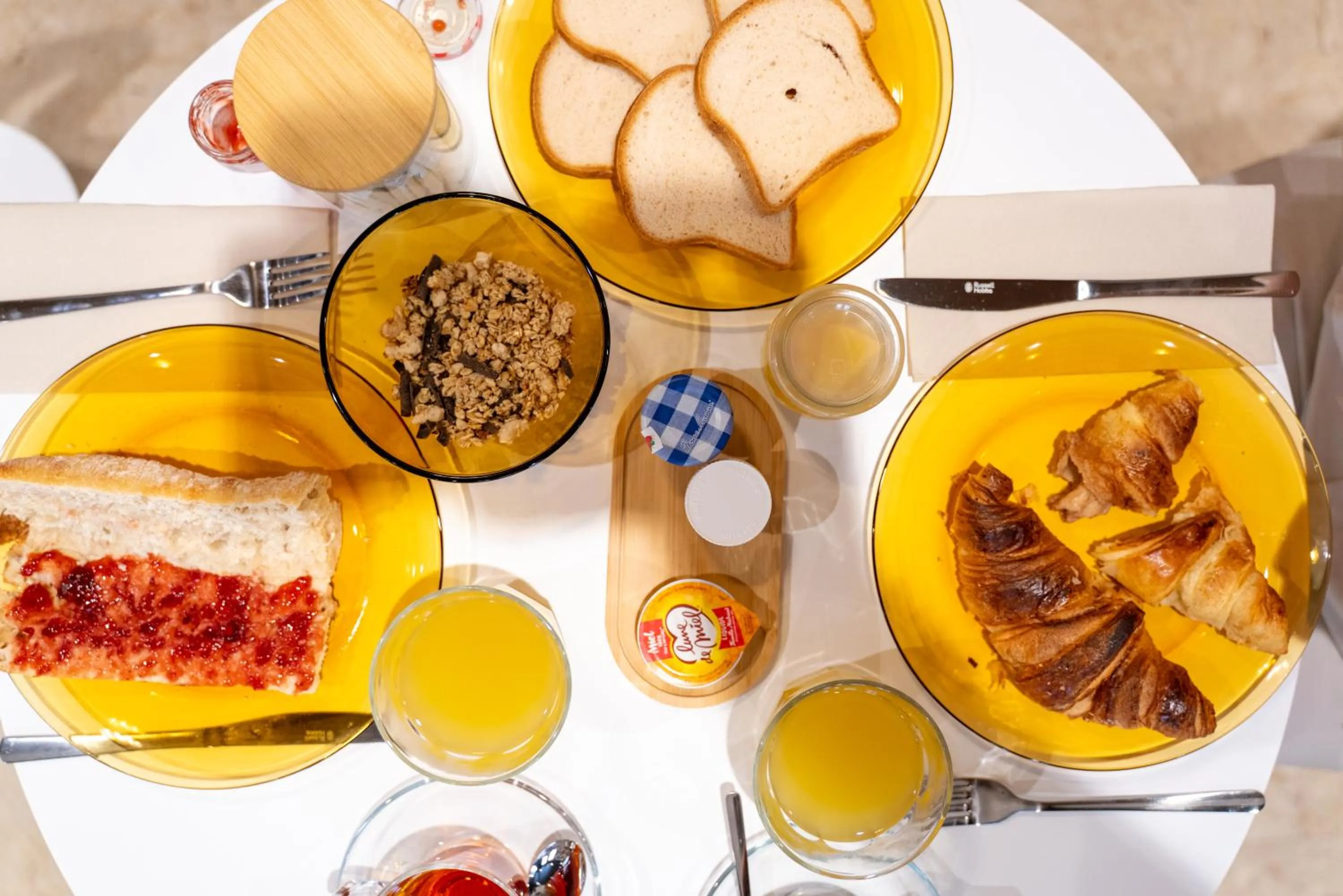 Continental breakfast in Hôtel Comté de Nice