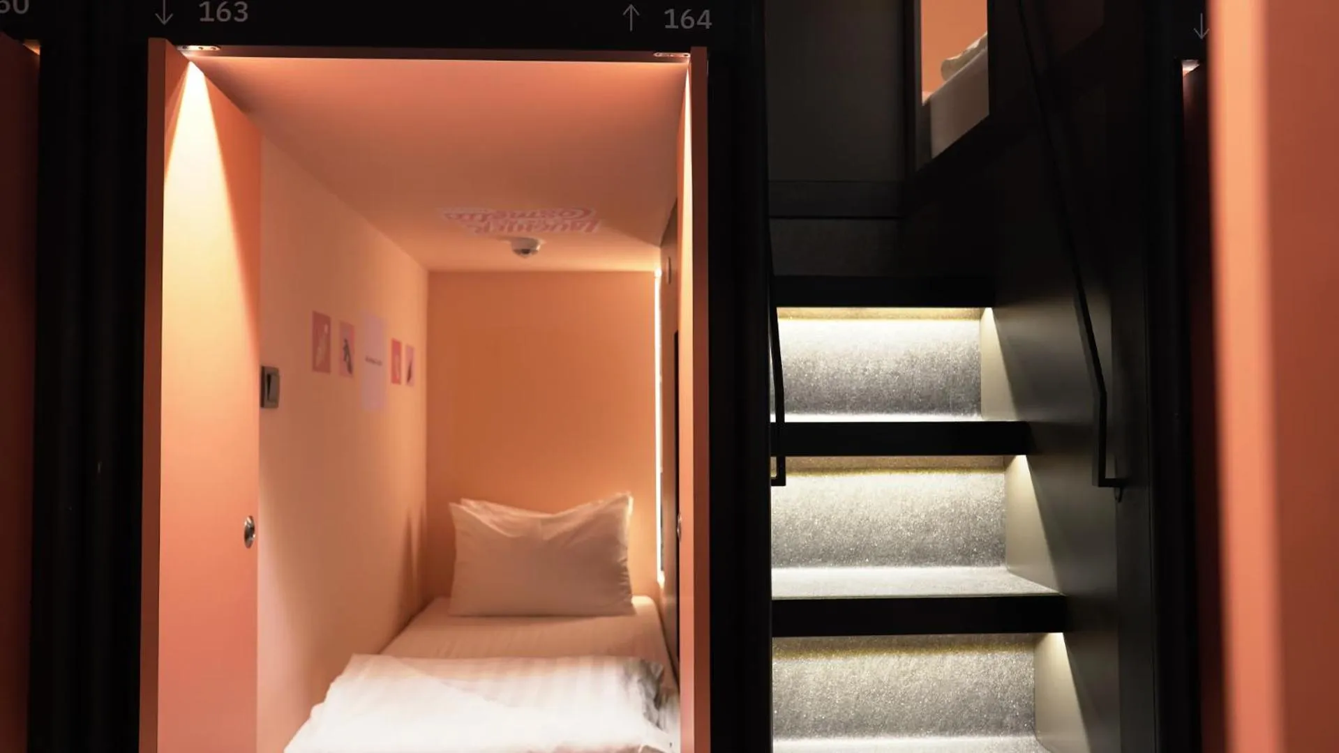 Bed in CapsuleTransit Airside KLIA T2 - Airport Hotel - International Departure near to Transit Hall, Gate Q