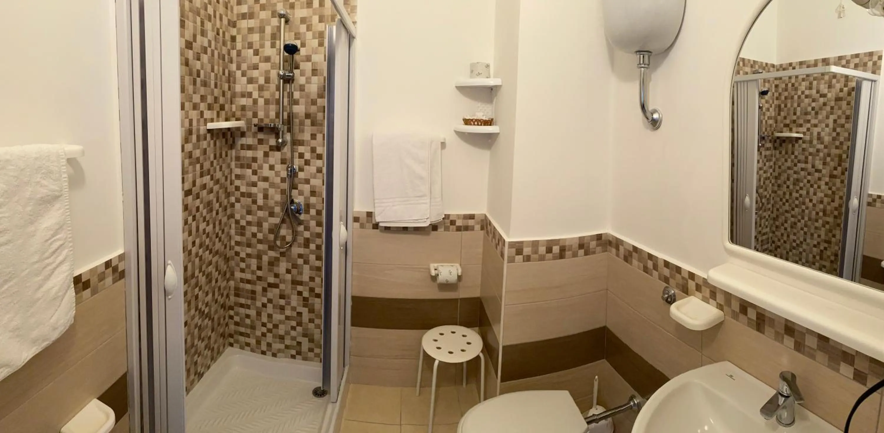 Shower in Hotel Germania