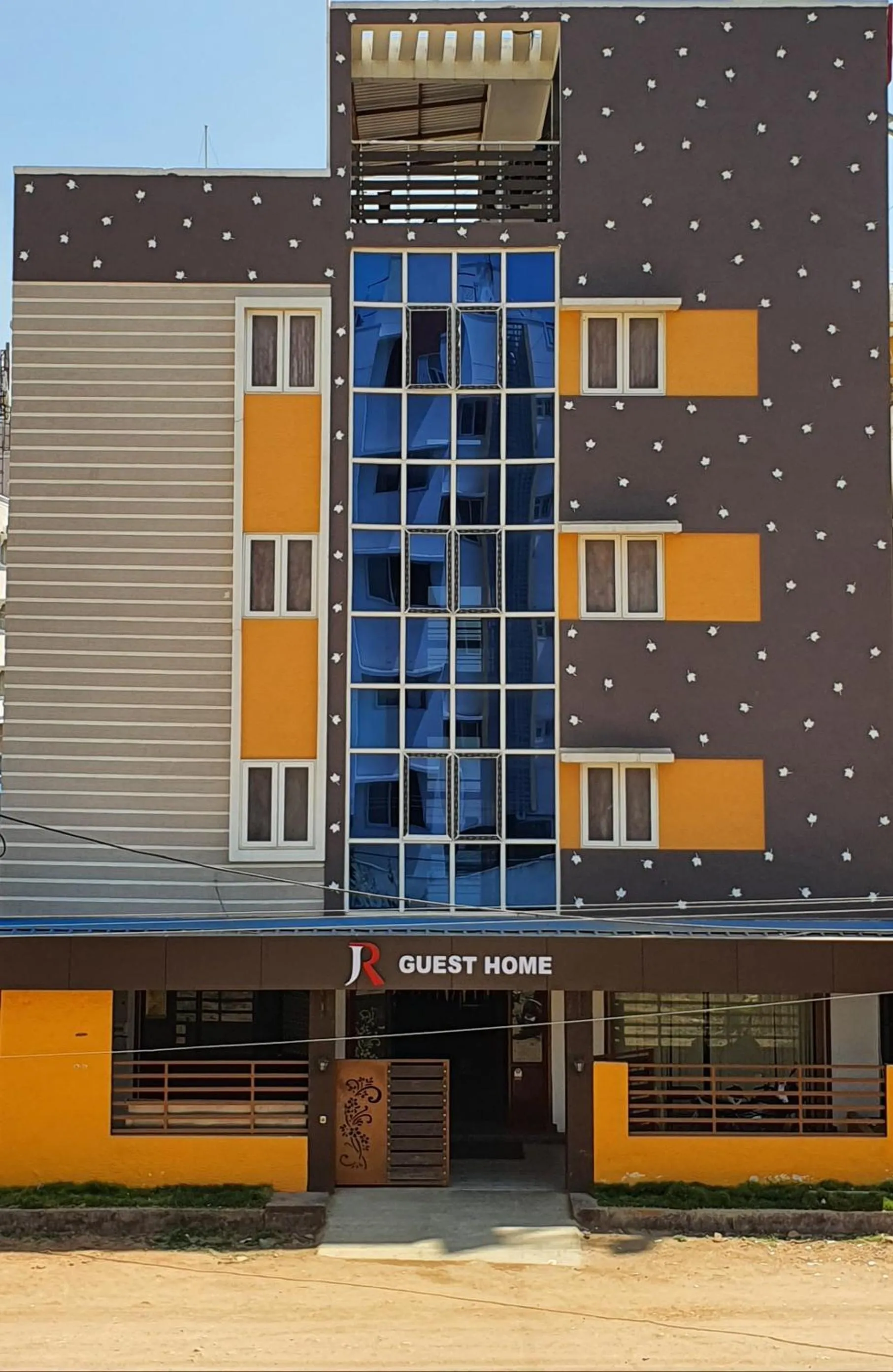 Facade/entrance in JR Guest Home