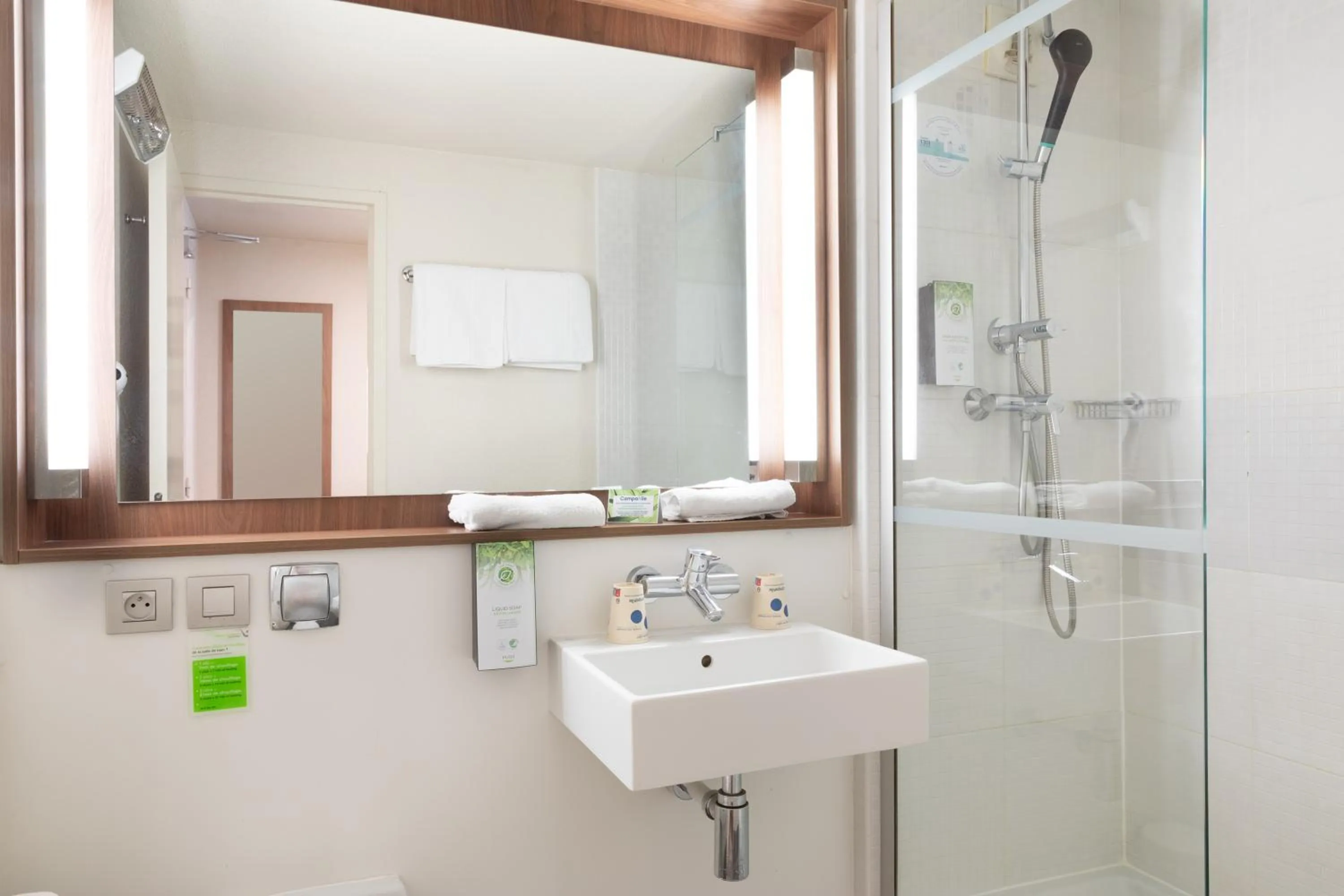 Bathroom in Campanile Créteil - Bonneuil Sur Marne