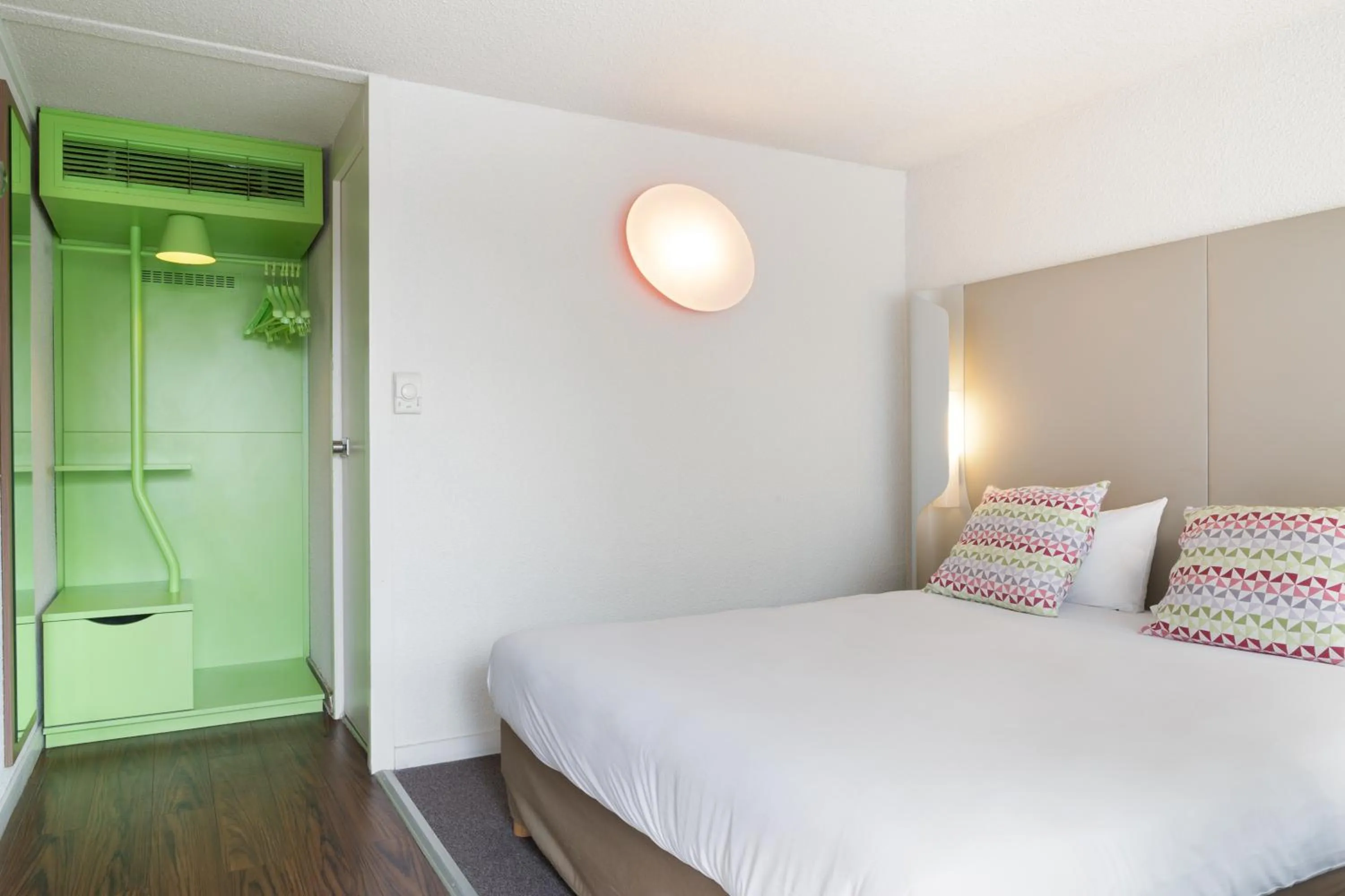 Photo of the whole room, Bed in Campanile Créteil - Bonneuil Sur Marne