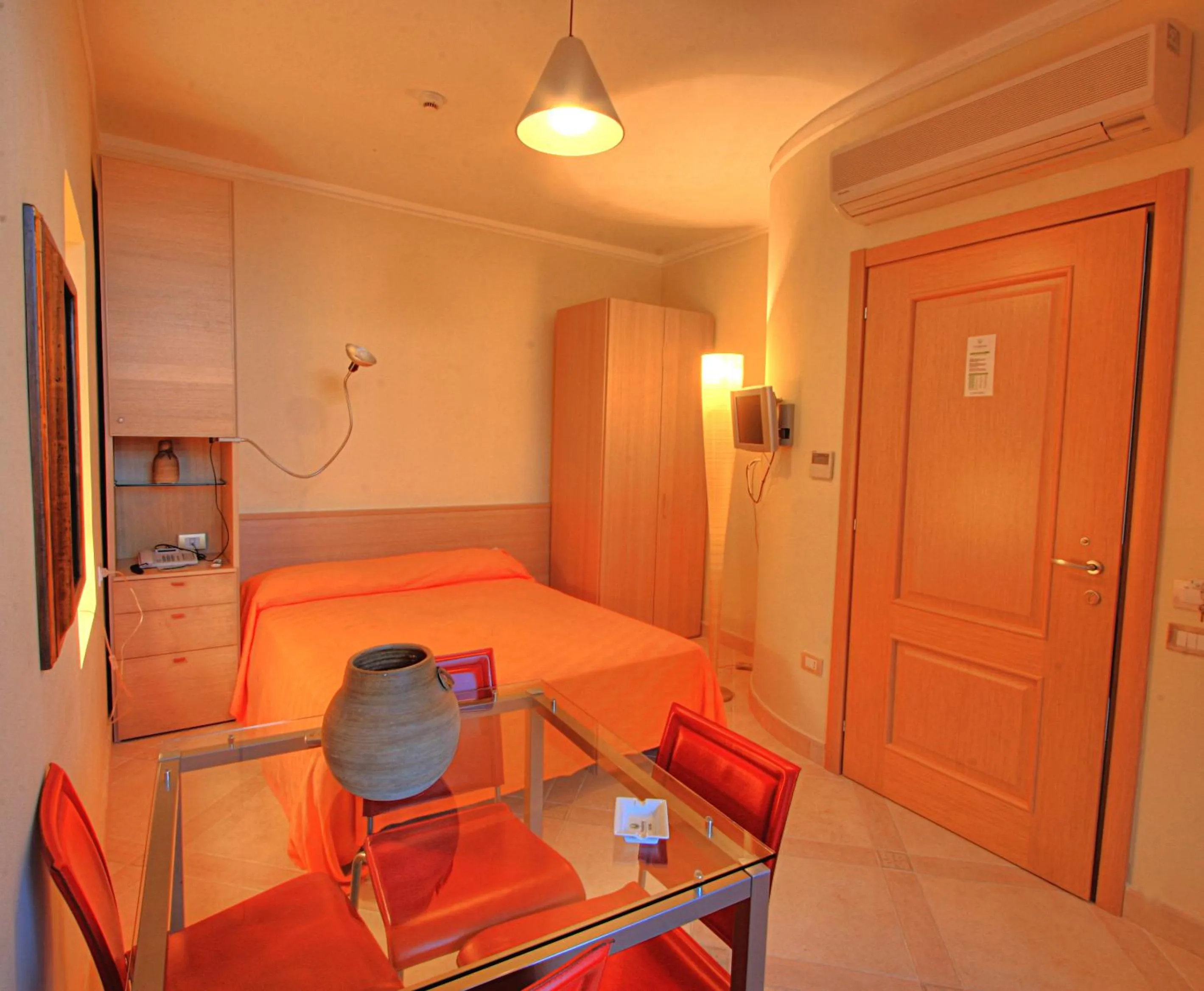 Photo of the whole room in Posidonia Residence