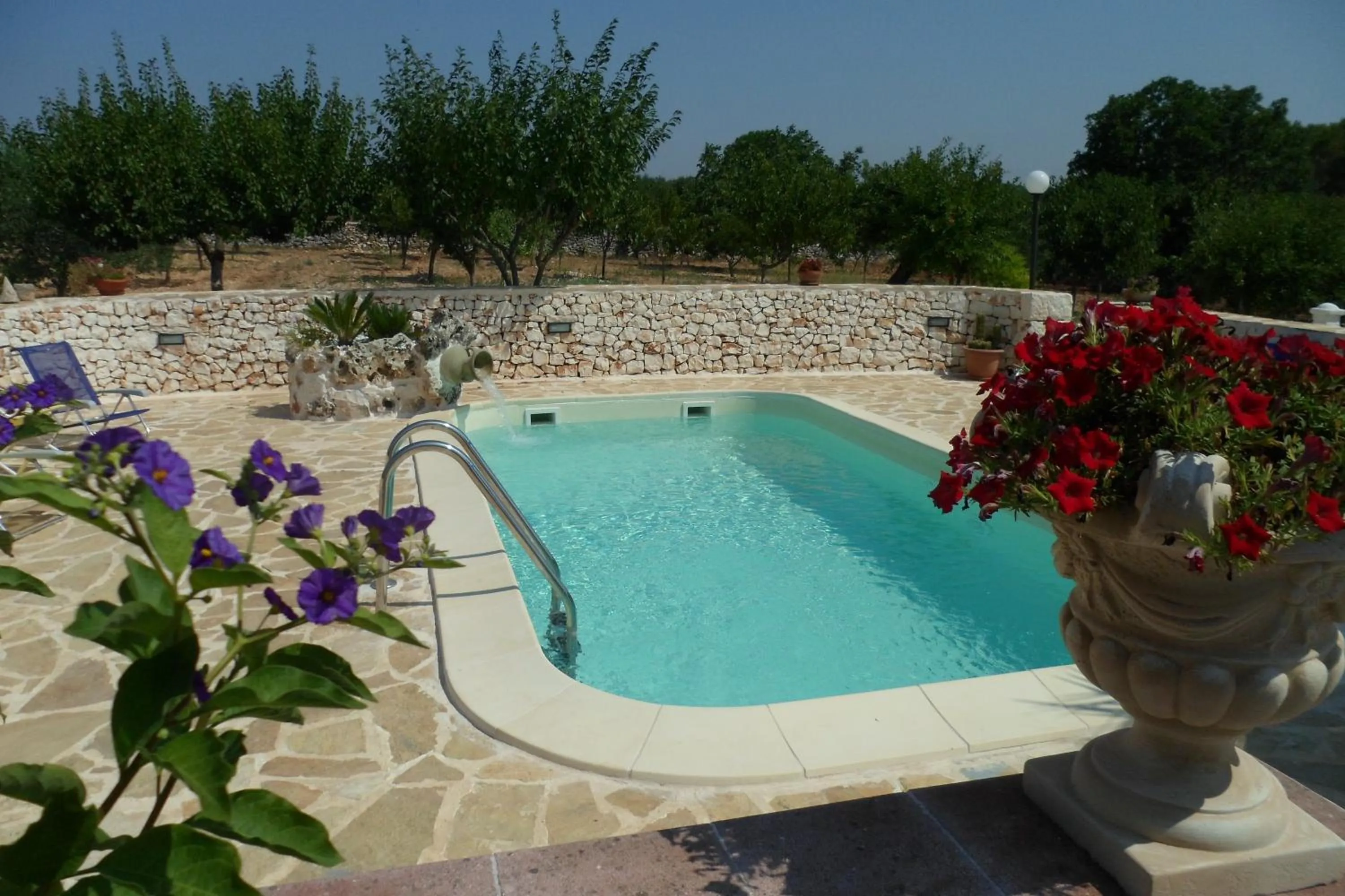 Garden in B&B Mandorla Amara