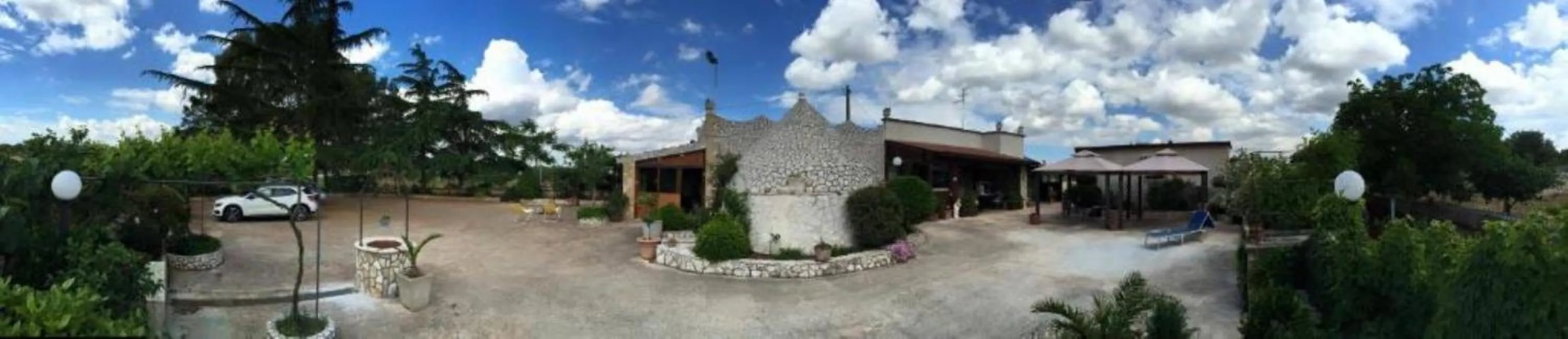 Facade/entrance in B&B Mandorla Amara