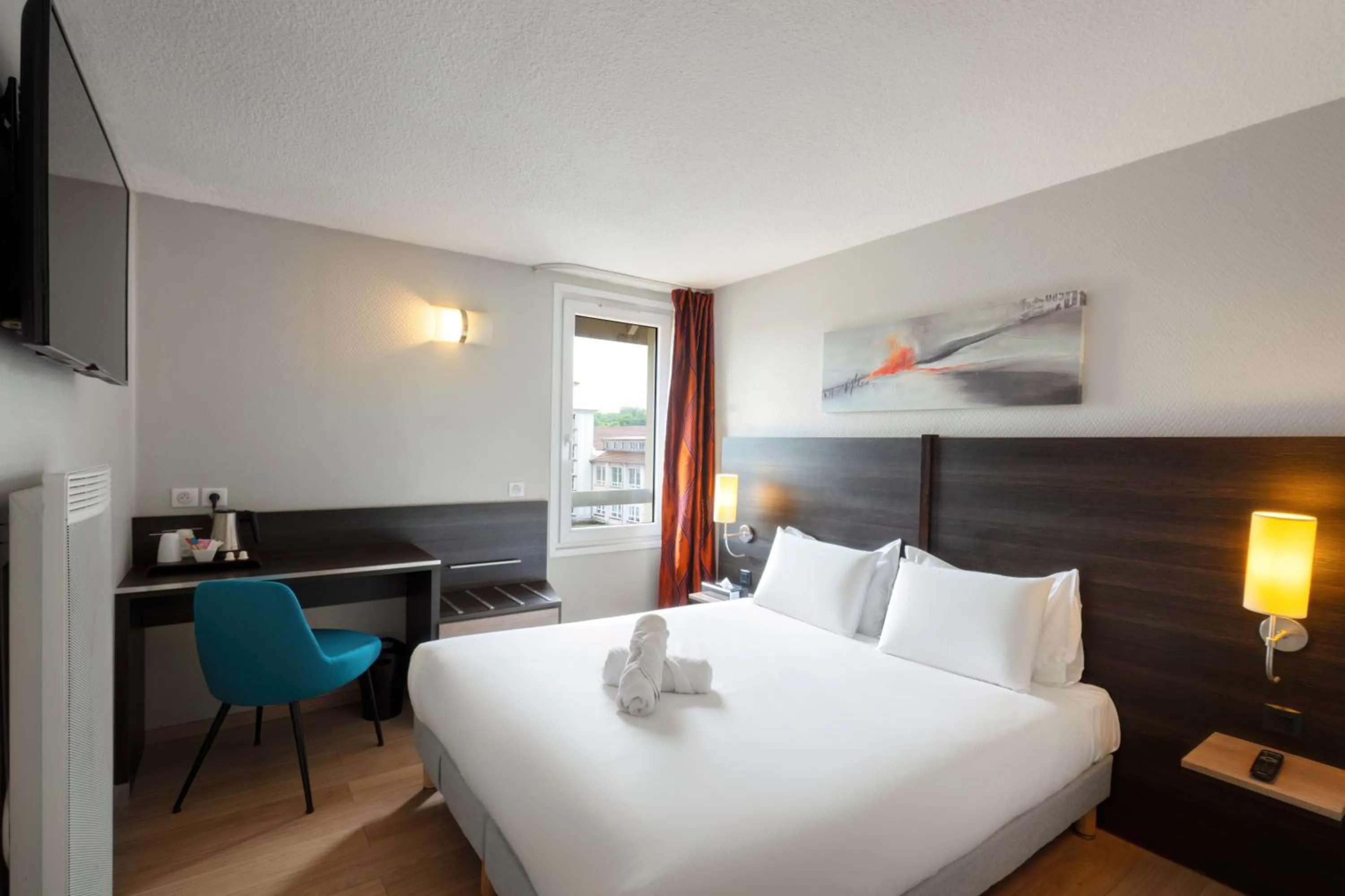 Bedroom, Bed in Kyriad Belfort Centre Gare