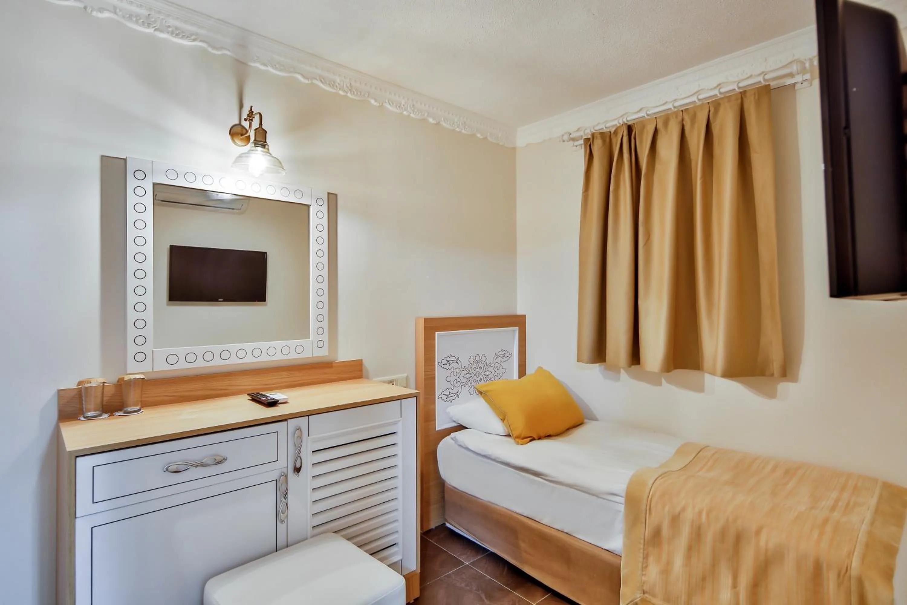 Other, Bed in Crystal Club World of Colours Comfort Collection