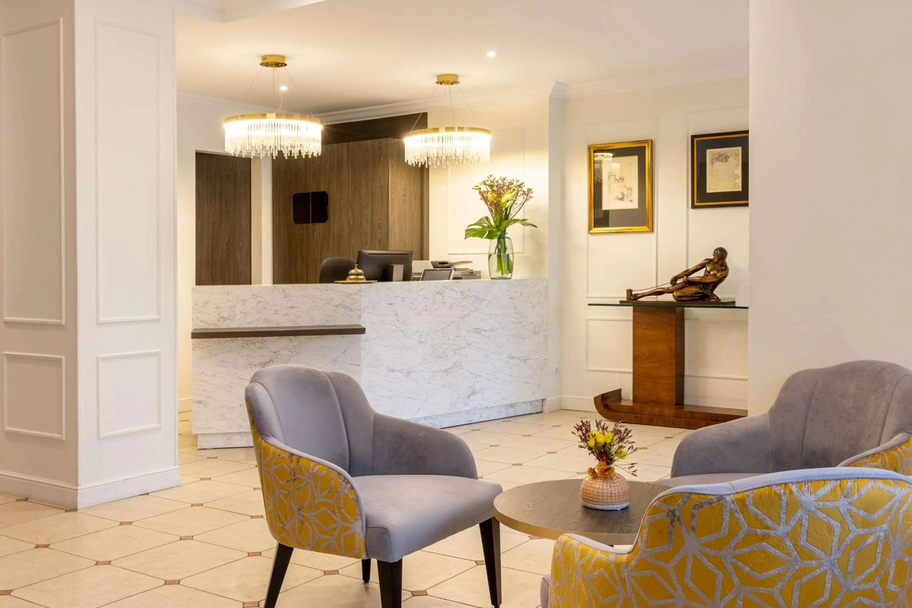 Living room in Best Western Royal Hotel Caen