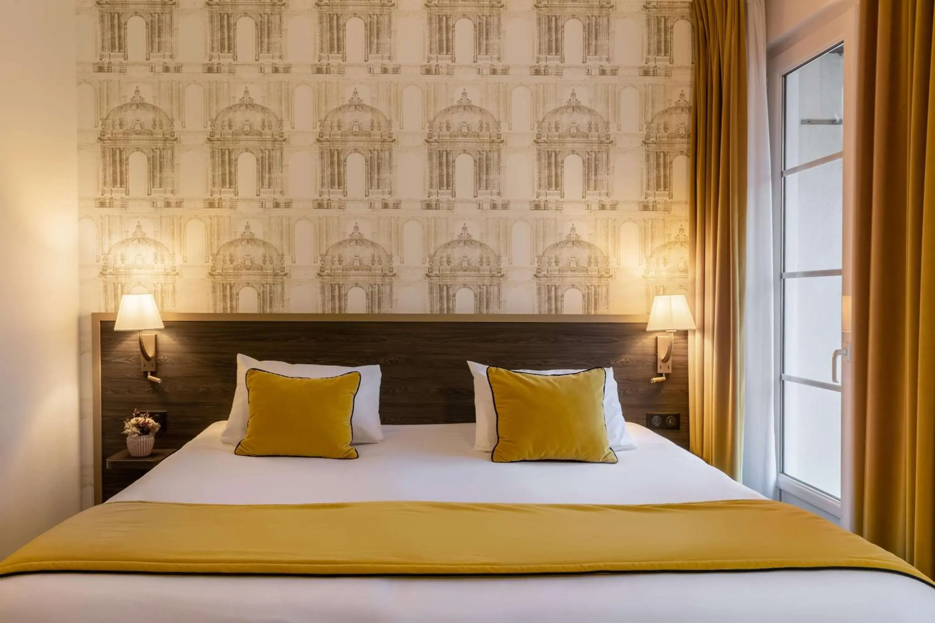 Bed in Best Western Royal Hotel Caen Bed in Best Western Royal Hotel Caen