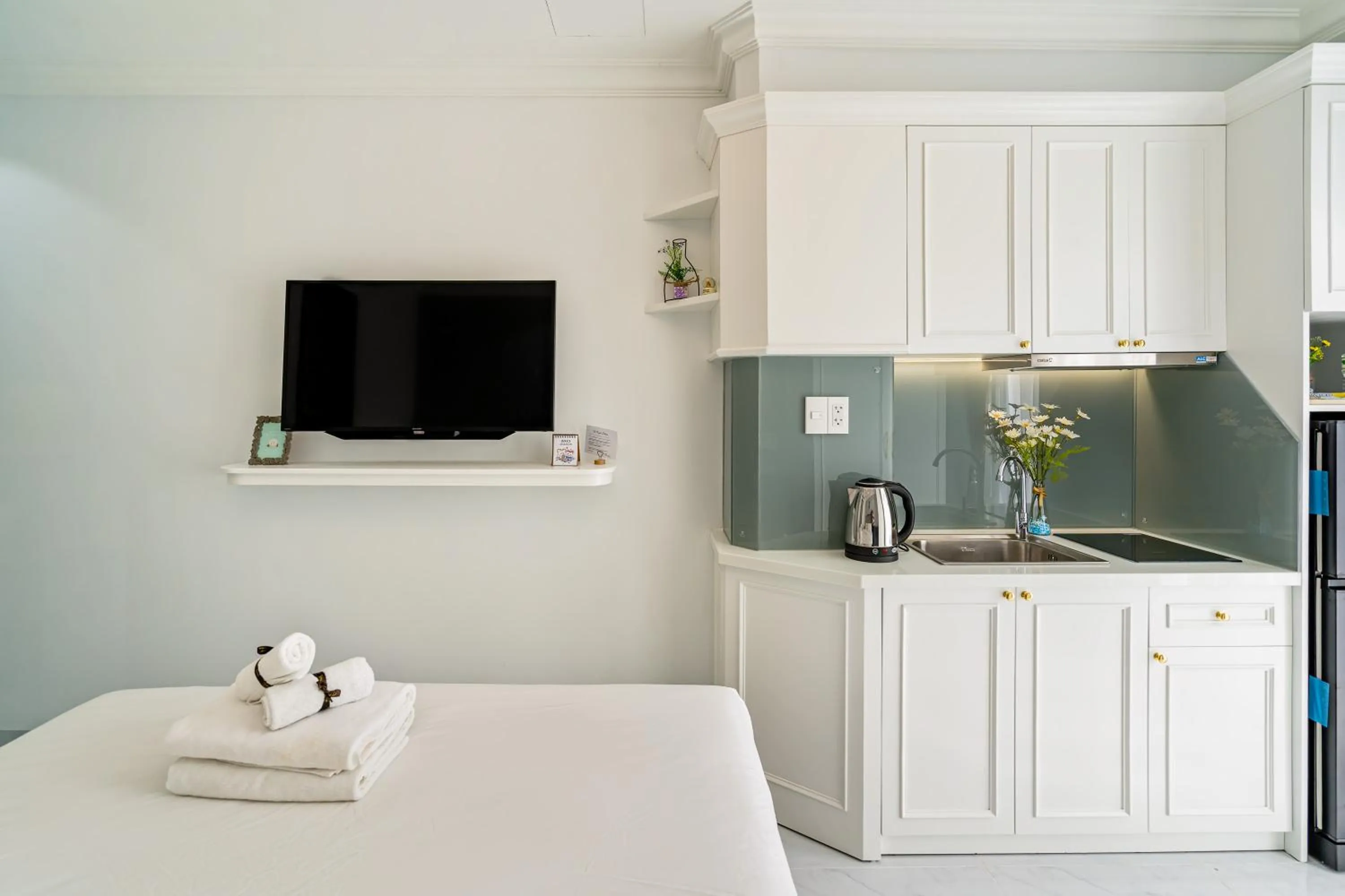 Kitchen or kitchenette, Bed in The Royal Homies - Phu My Hung