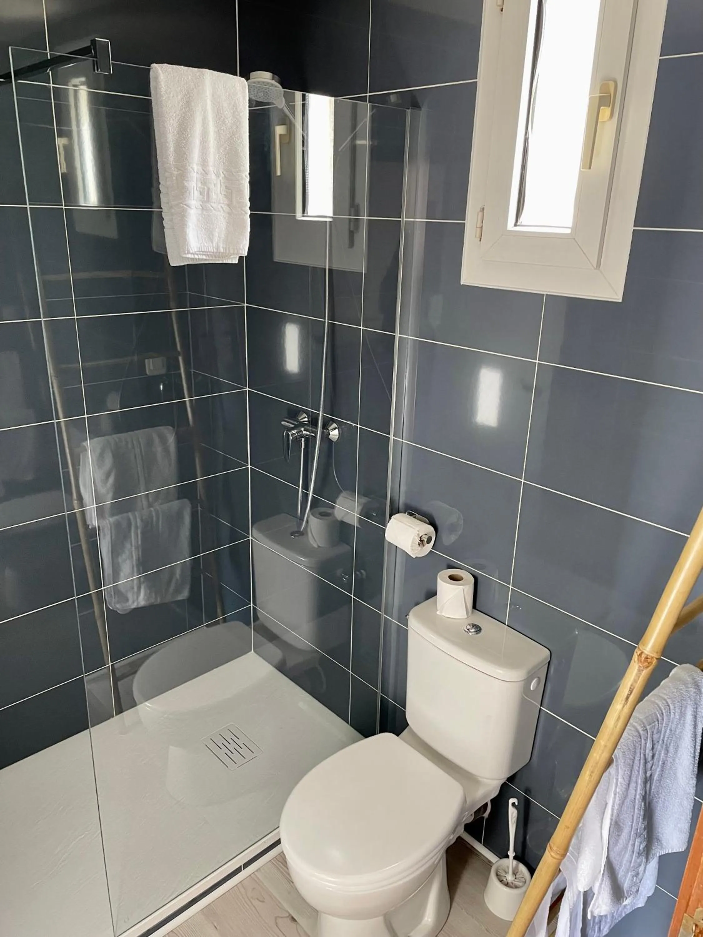 Bathroom in Amerique Hotel Palavas - Piscine - Plage