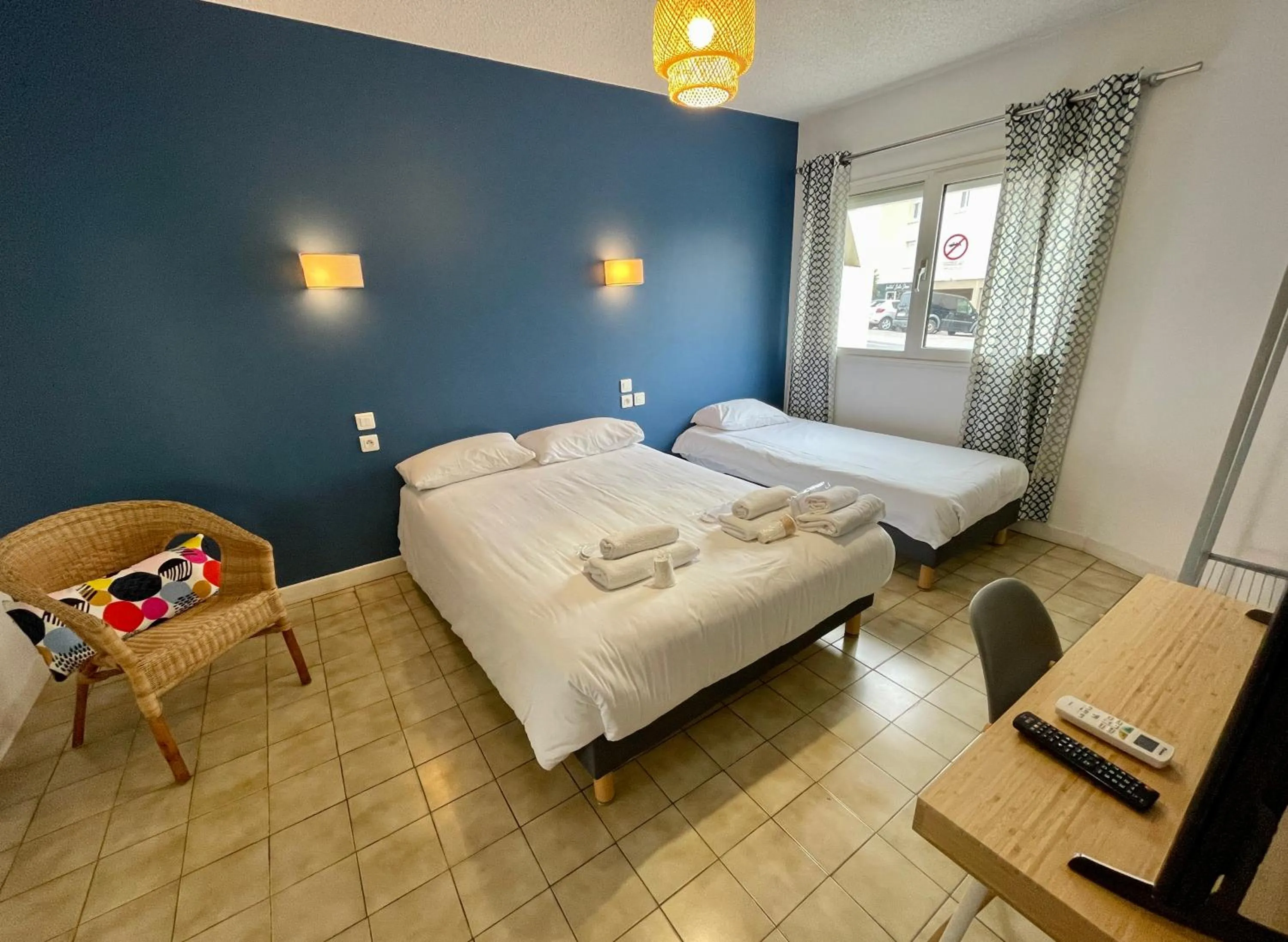 Bed in Amerique Hotel Palavas - Piscine - Plage