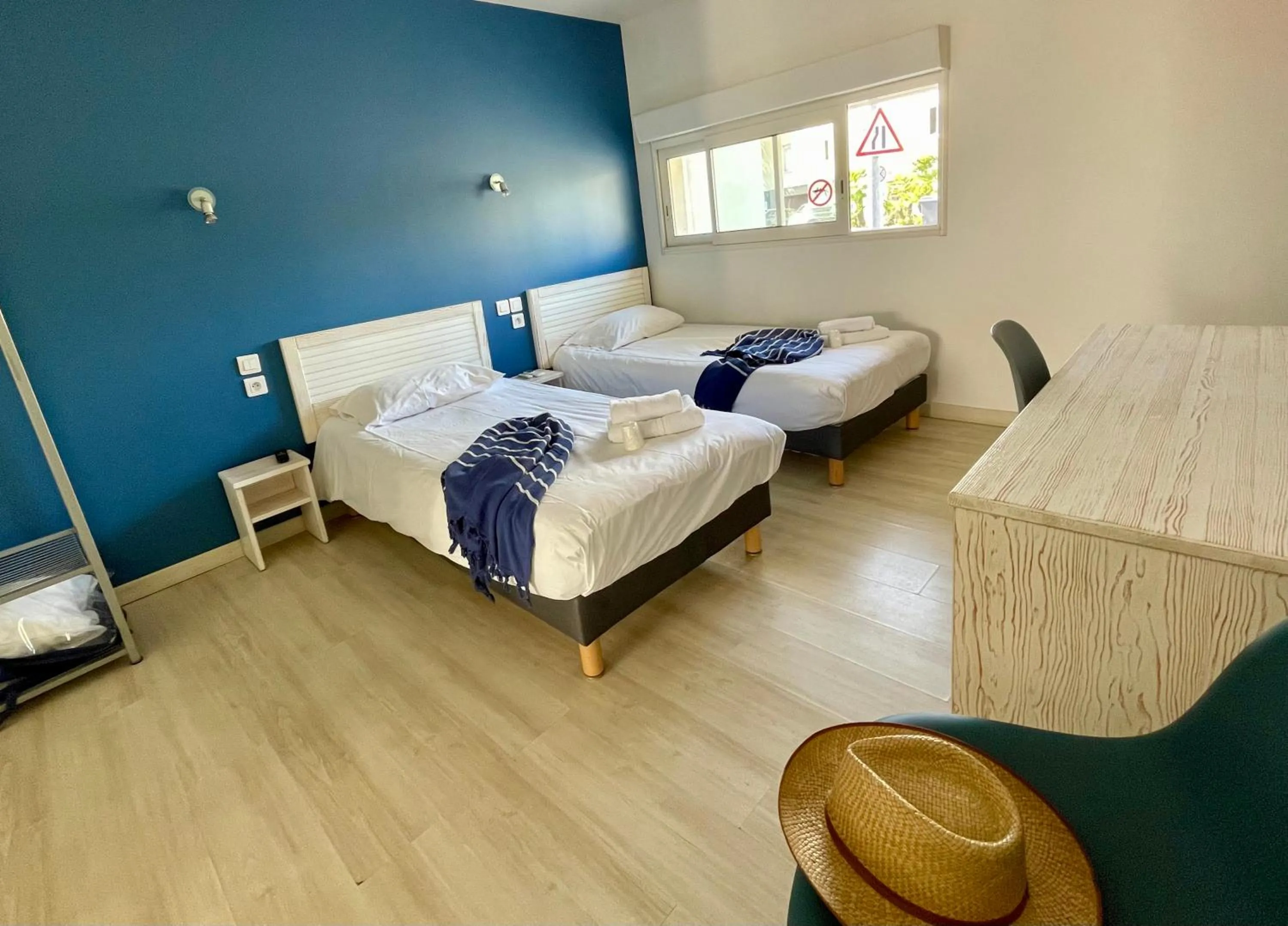 Patio, Bed in Amerique Hotel Palavas - Piscine - Plage