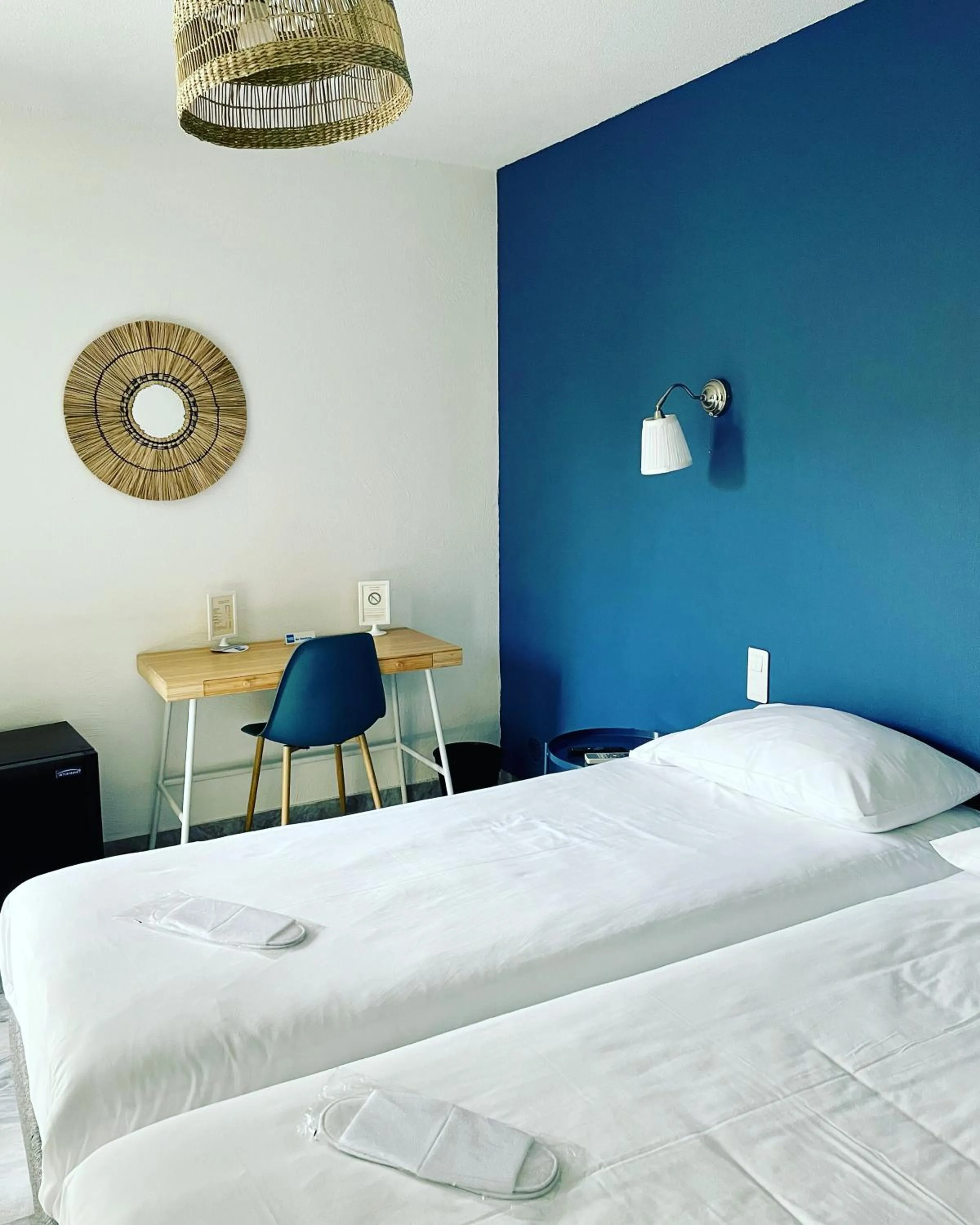 Bed in Amerique Hotel Palavas - Piscine - Plage