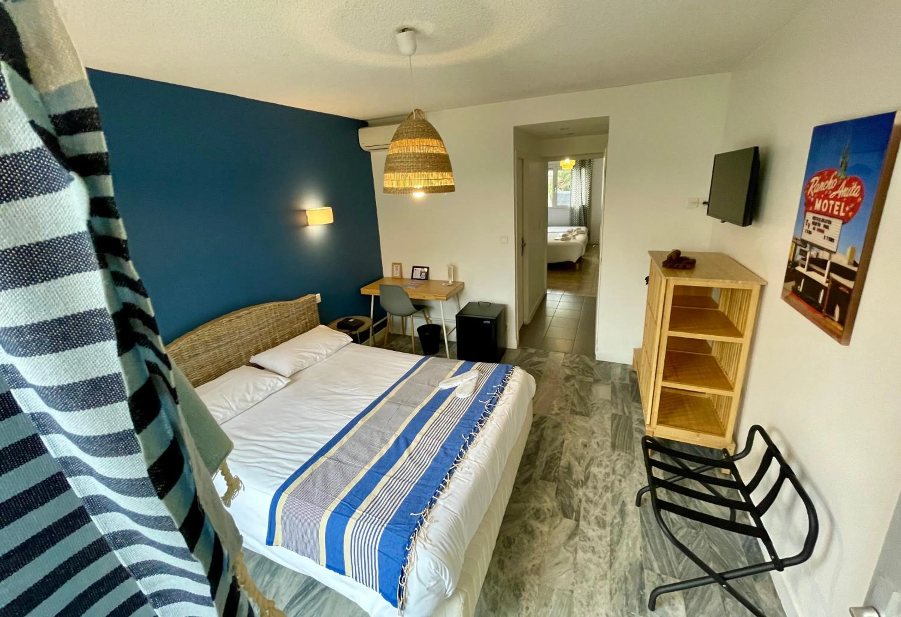 Bed in Amerique Hotel Palavas - Piscine - Plage