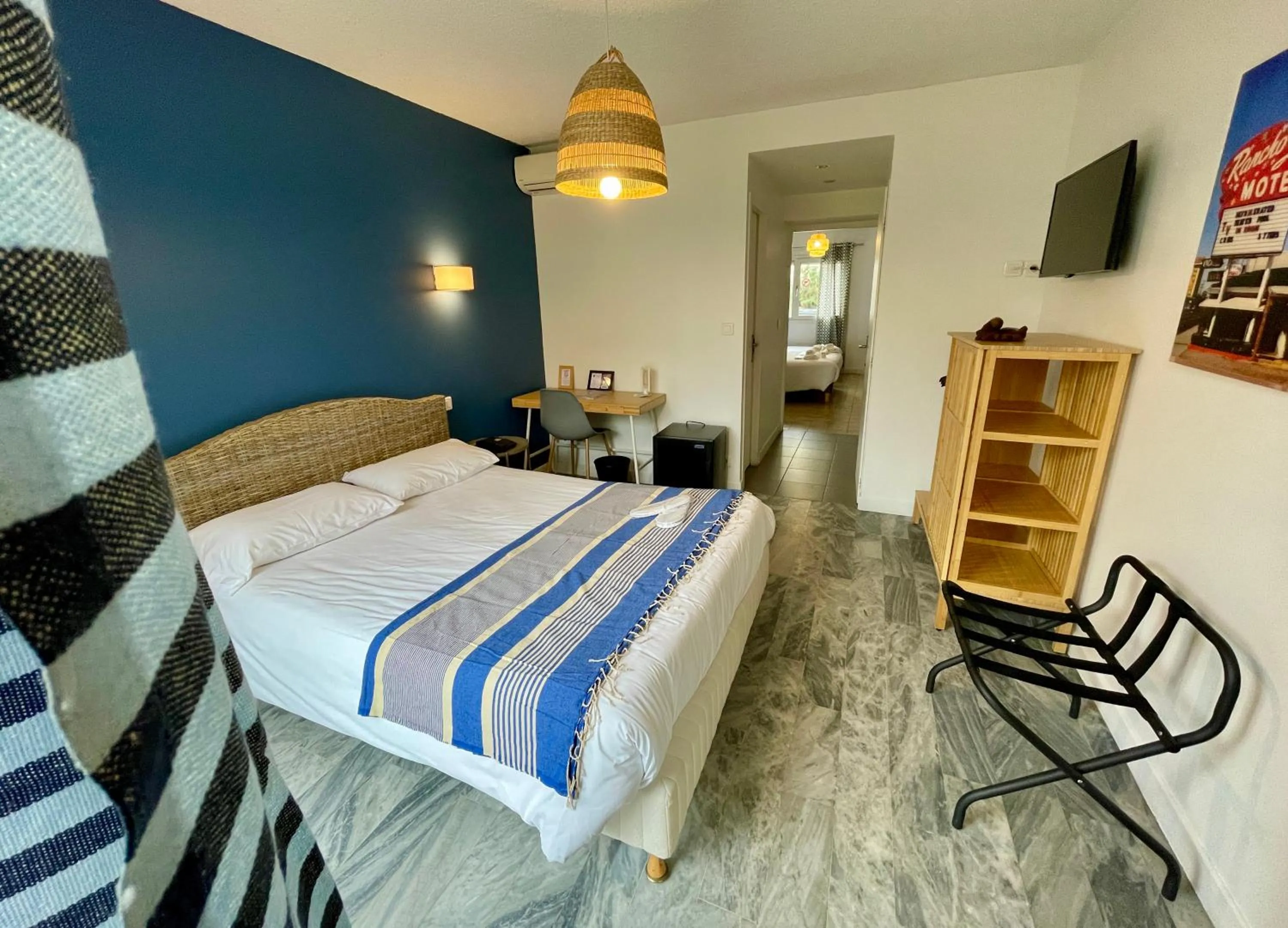 Bed in Amerique Hotel Palavas - Piscine - Plage