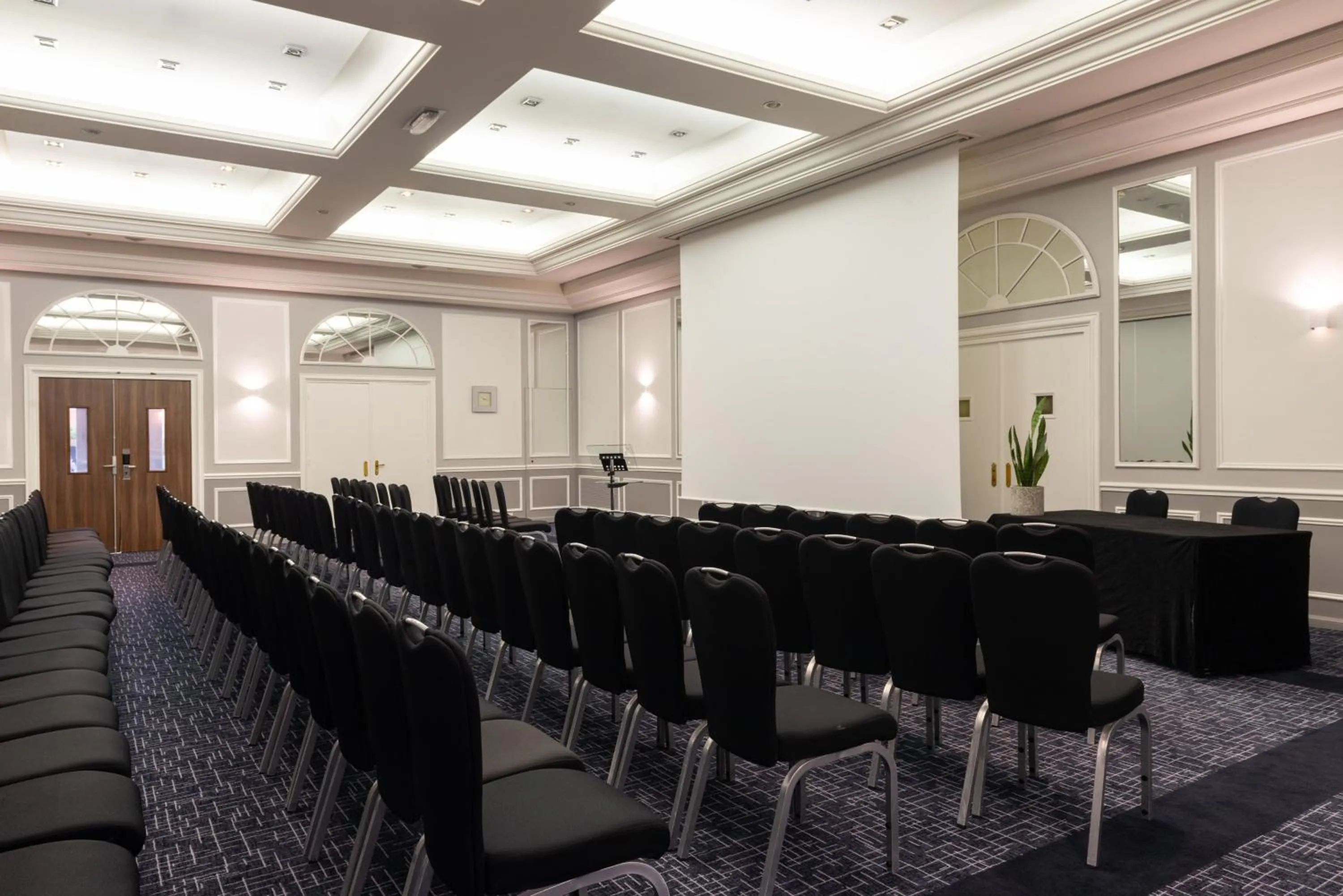 Meeting/conference room in Crowne Plaza Paris - Republique by IHG