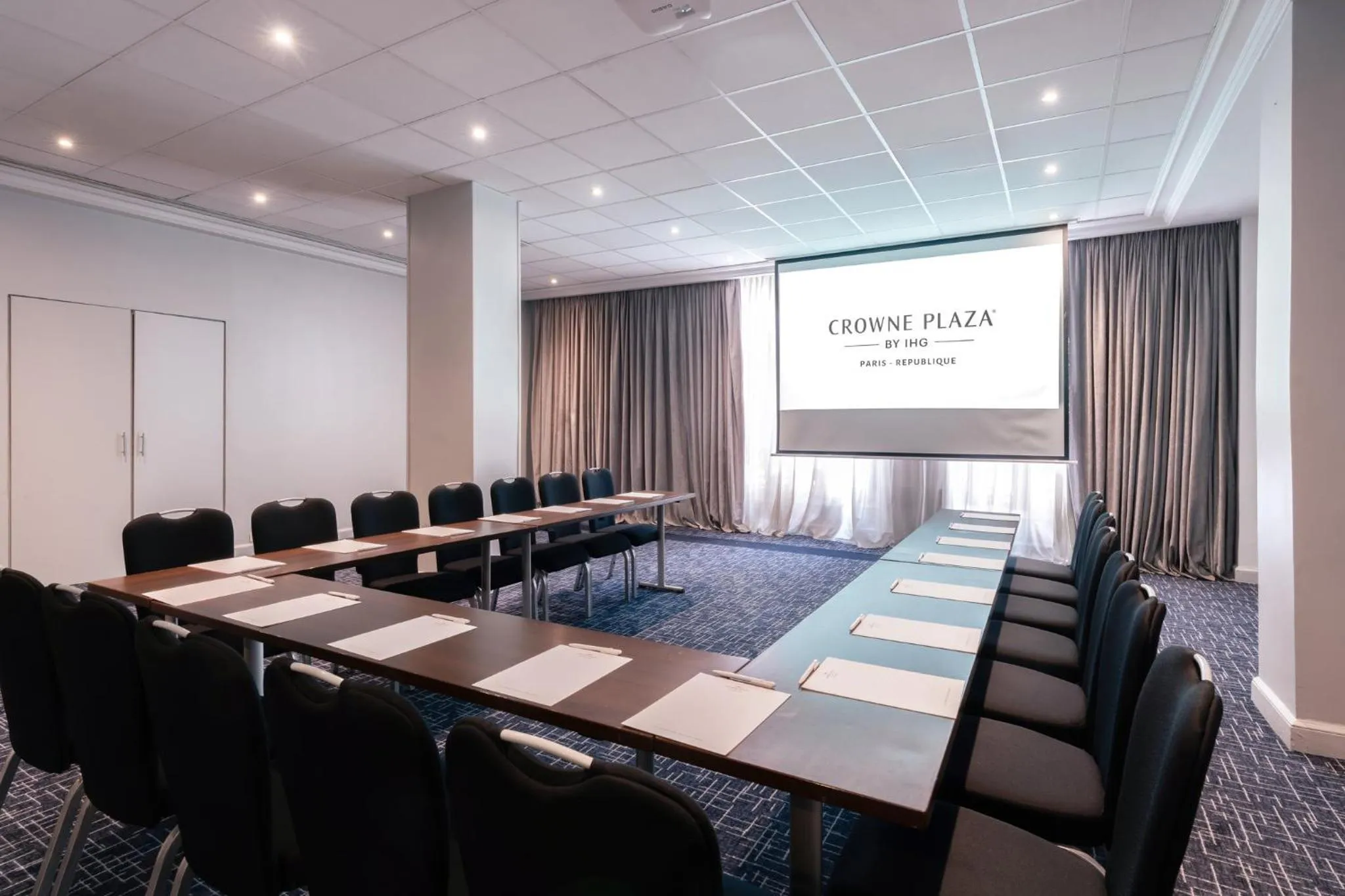 Meeting/conference room in Crowne Plaza Paris - Republique by IHG