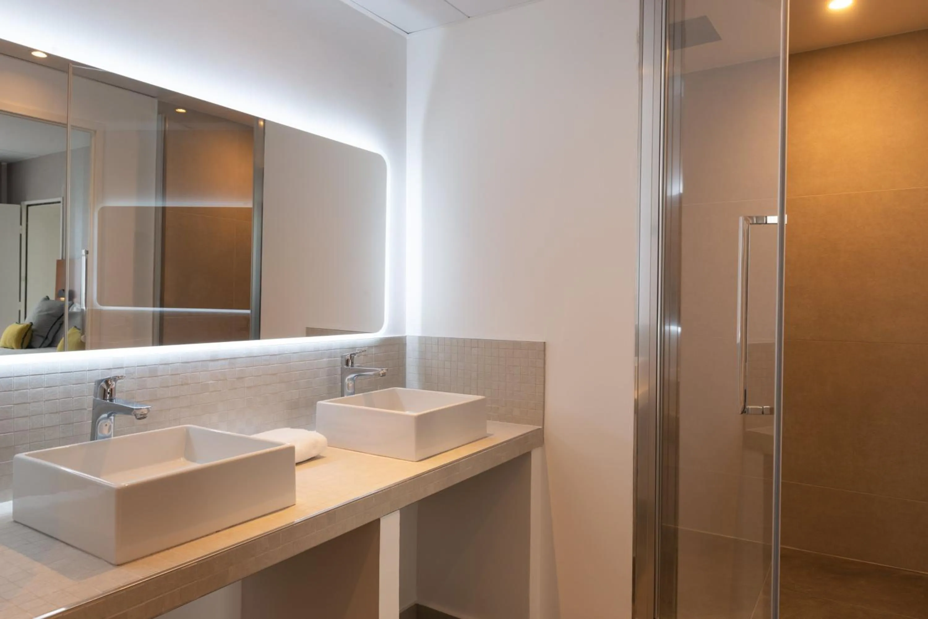 Photo of the whole room in Crowne Plaza Paris - Republique by IHG