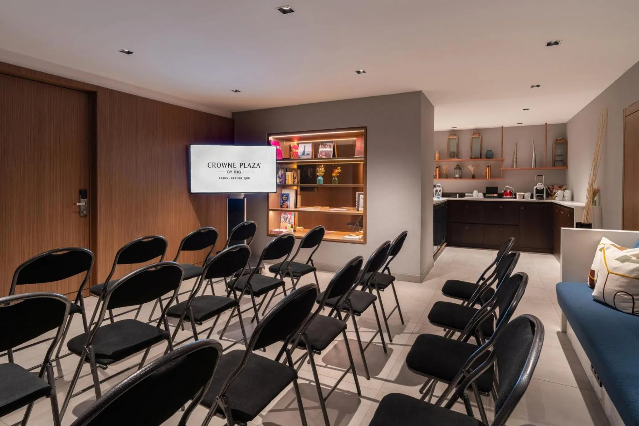Meeting/conference room in Crowne Plaza Paris - Republique by IHG