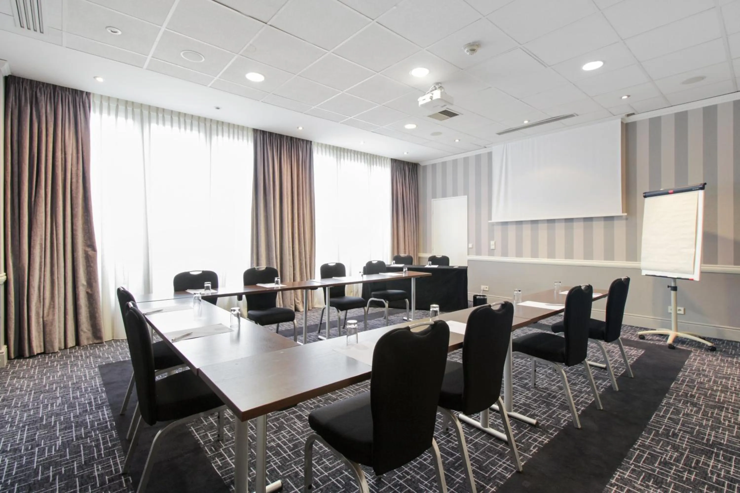 Meeting/conference room in Crowne Plaza Paris - Republique by IHG