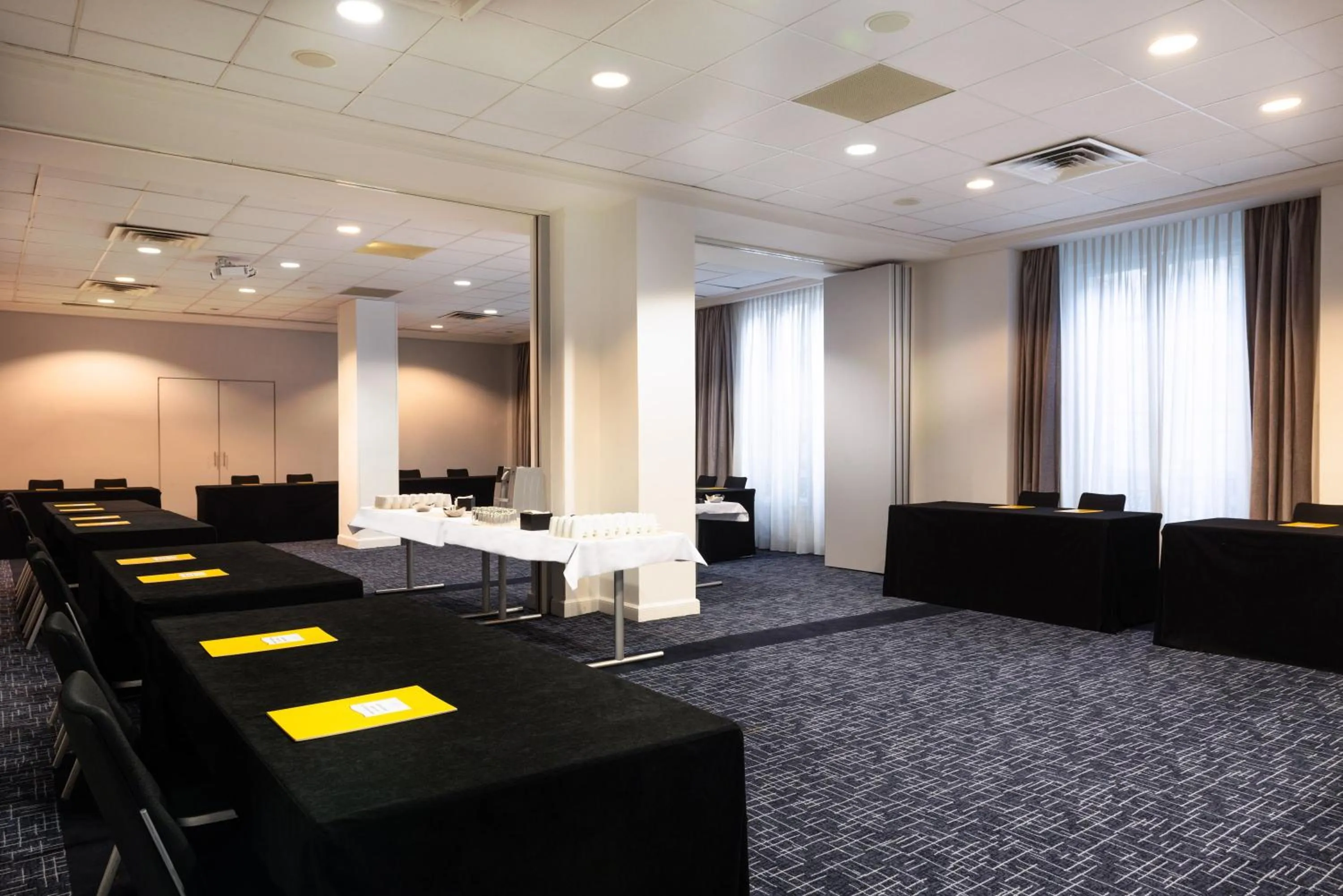 Meeting/conference room in Crowne Plaza Paris - Republique by IHG