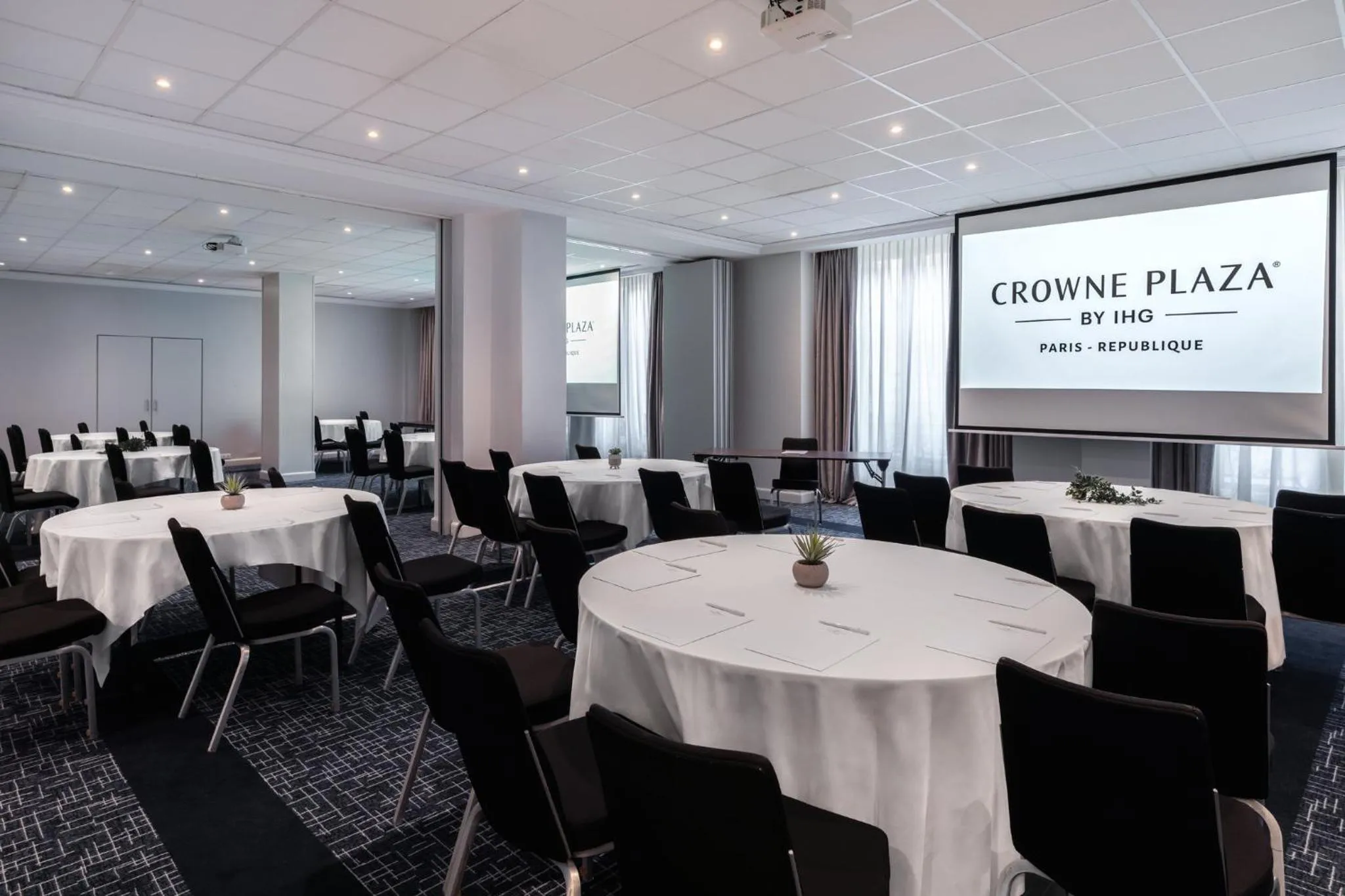 Meeting/conference room in Crowne Plaza Paris - Republique by IHG