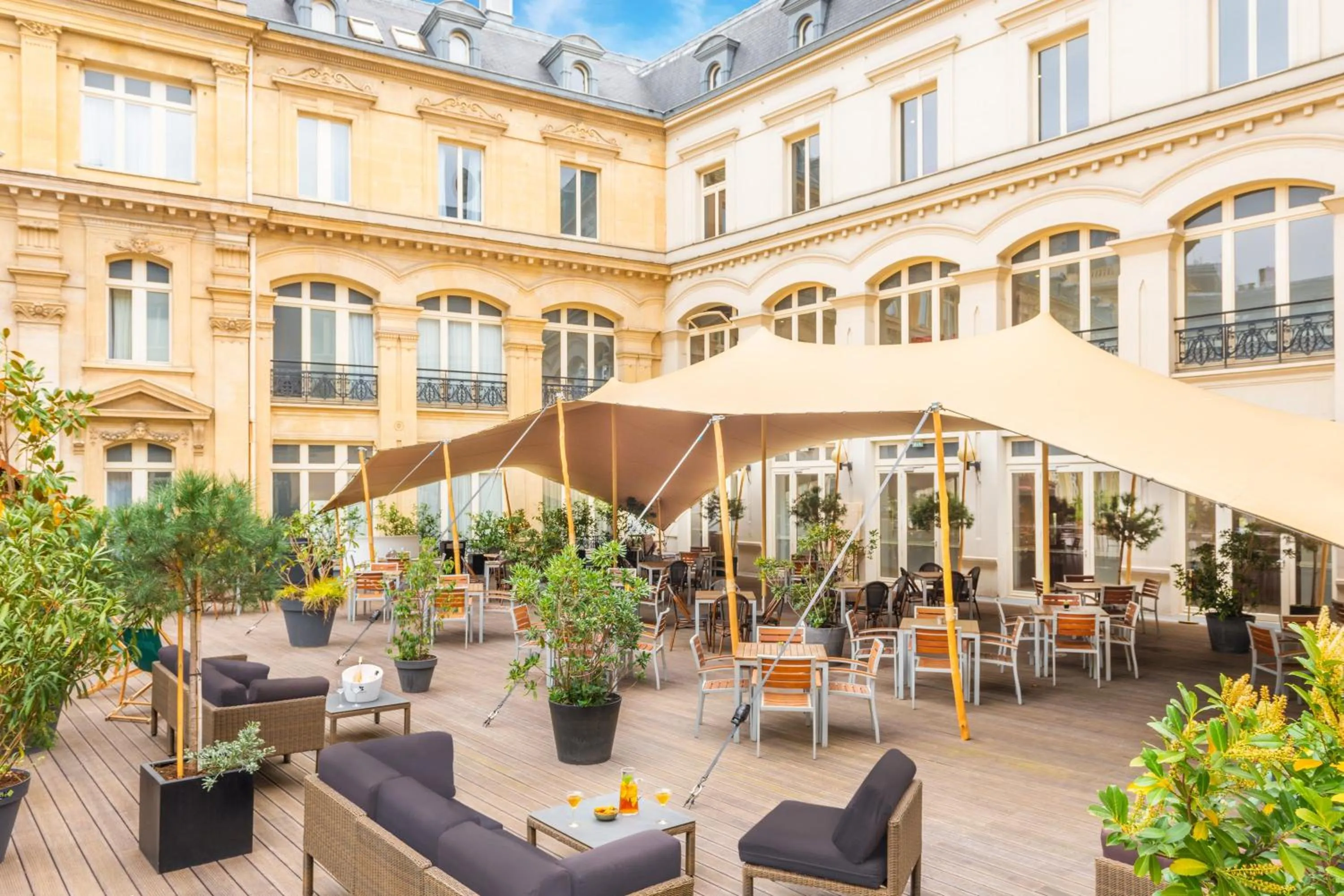 Restaurant/places to eat in Crowne Plaza Paris - Republique by IHG