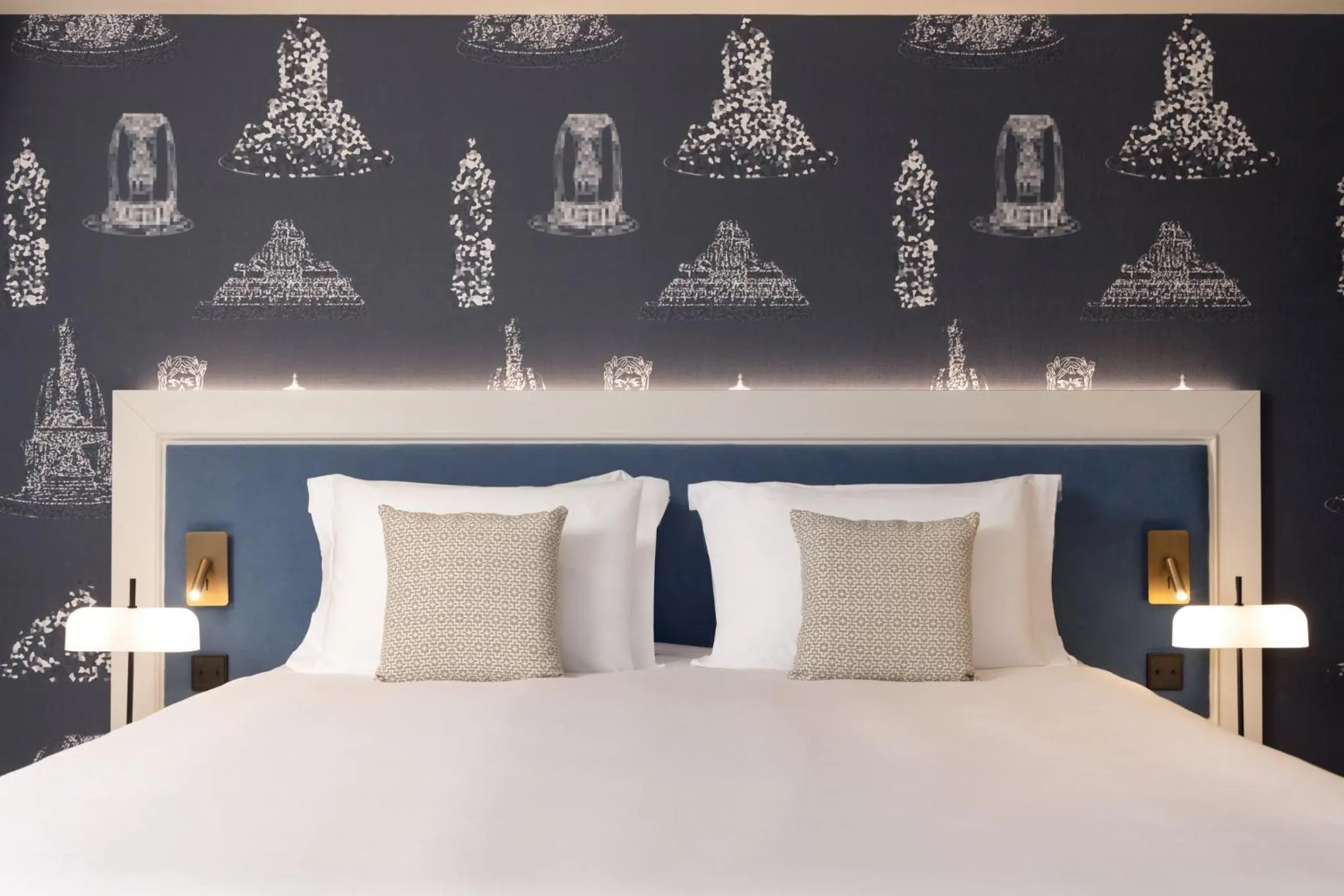 Photo of the whole room, Bed in Crowne Plaza Paris - Republique by IHG